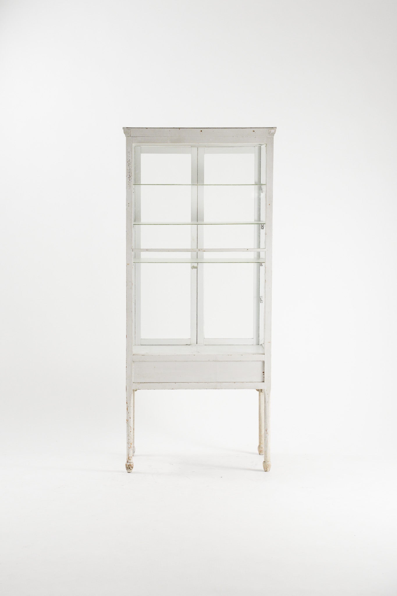 White Medical Cabinet / 白ケビント