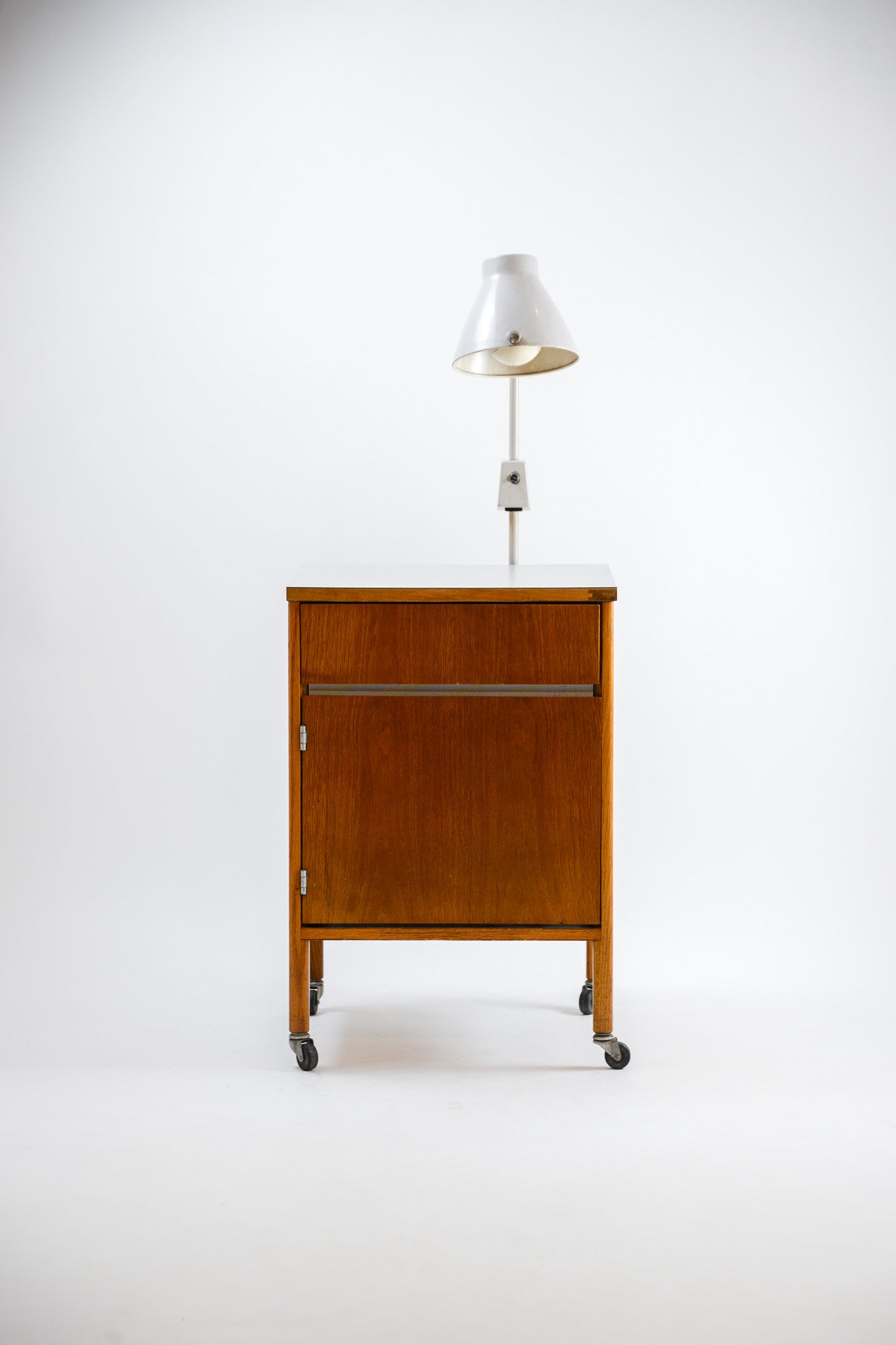 Medical Cabinet with Light / メディカルキャビネット (ライト付)