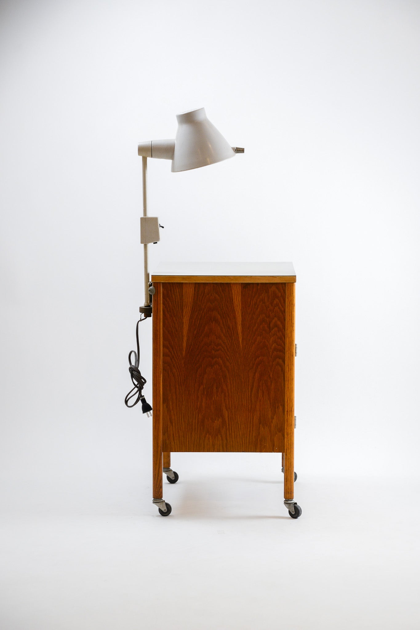Medical Cabinet with Light / メディカルキャビネット (ライト付)