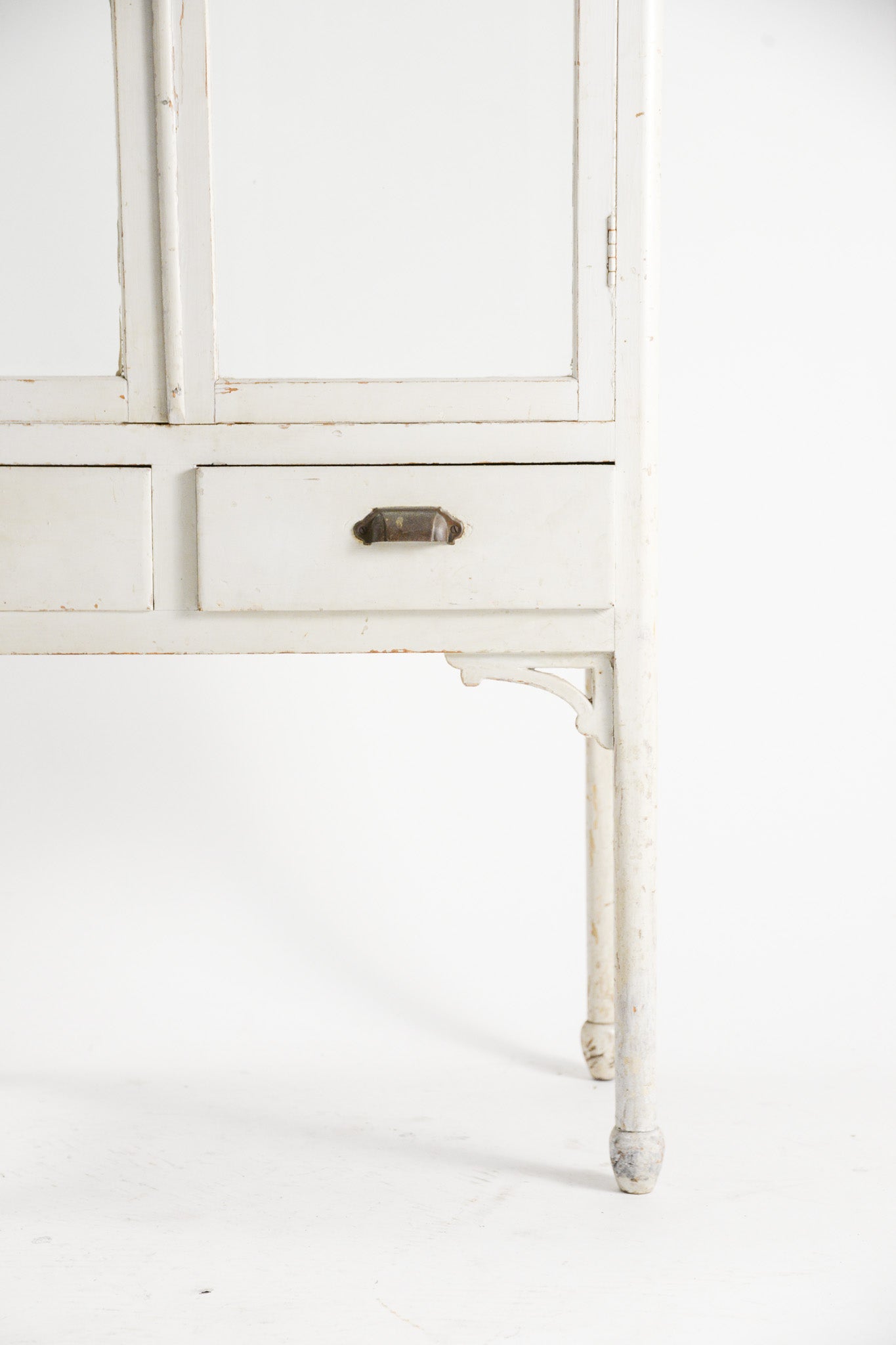 White Medical Cabinet / 白ケビント