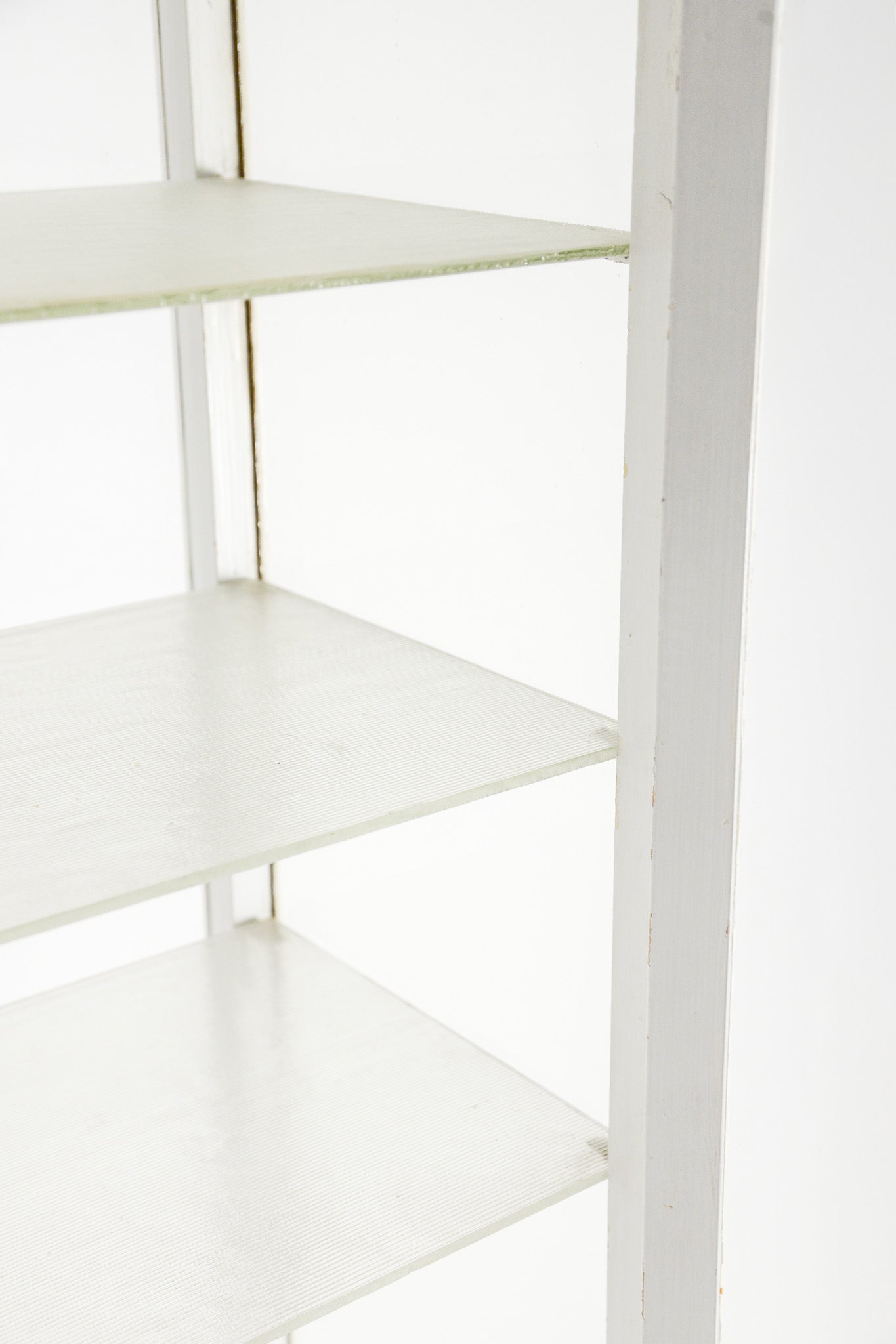 White Medical Cabinet / 白ケビント