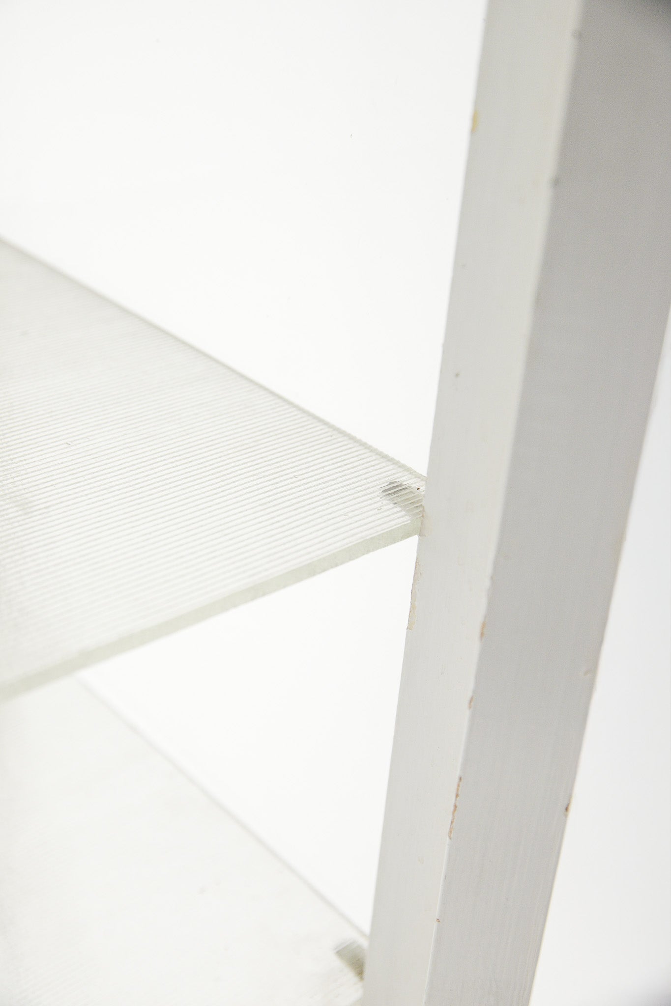 White Medical Cabinet / 白ケビント