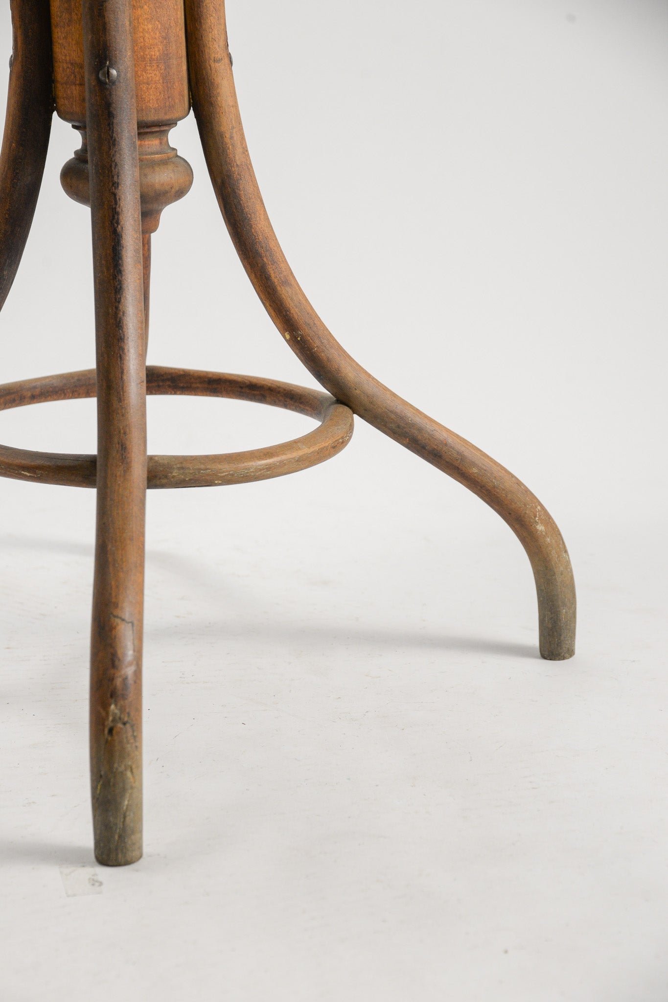 White Glass Top Bistro Table / 白いガラス天板のテーブル