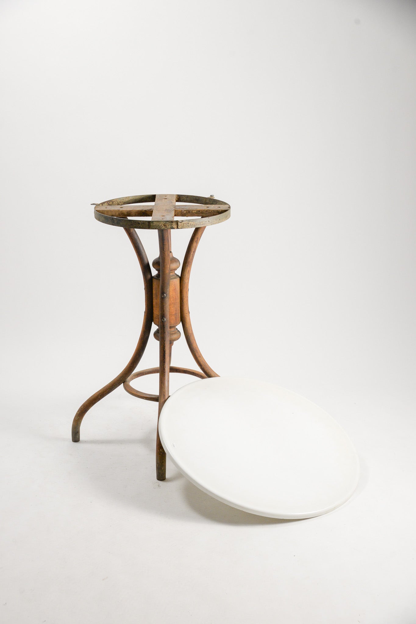 White Glass Top Bistro Table / 白いガラス天板のテーブル