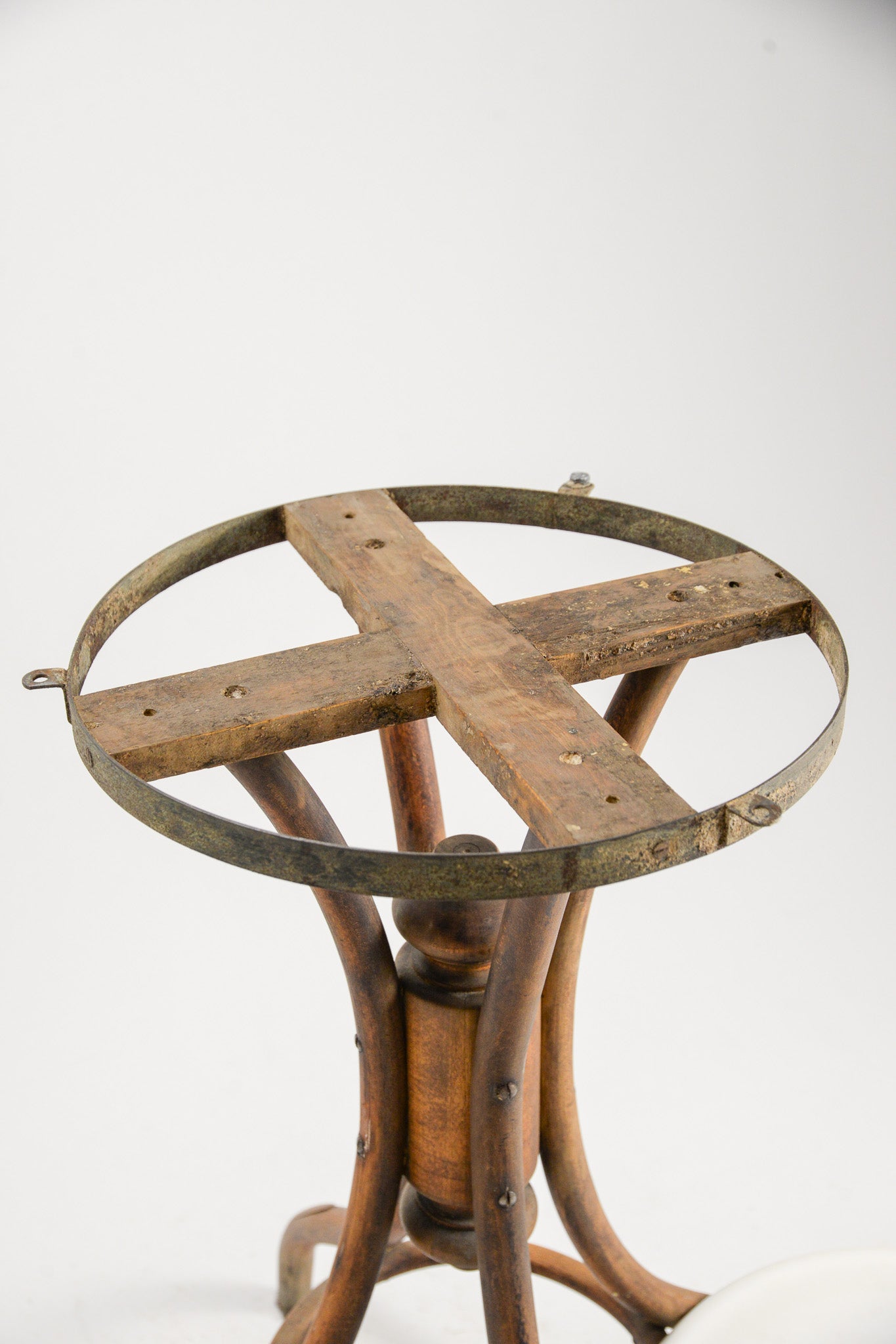 White Glass Top Bistro Table / 白いガラス天板のテーブル