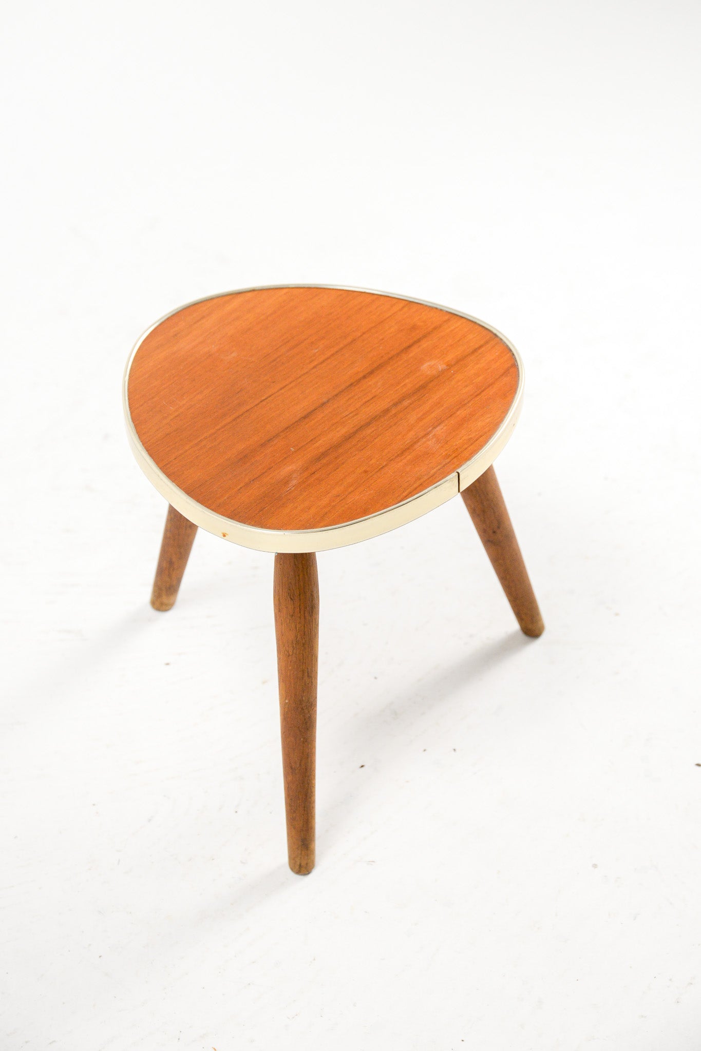 Wooden Triangular Mini Stand / 木製三角ミニ台