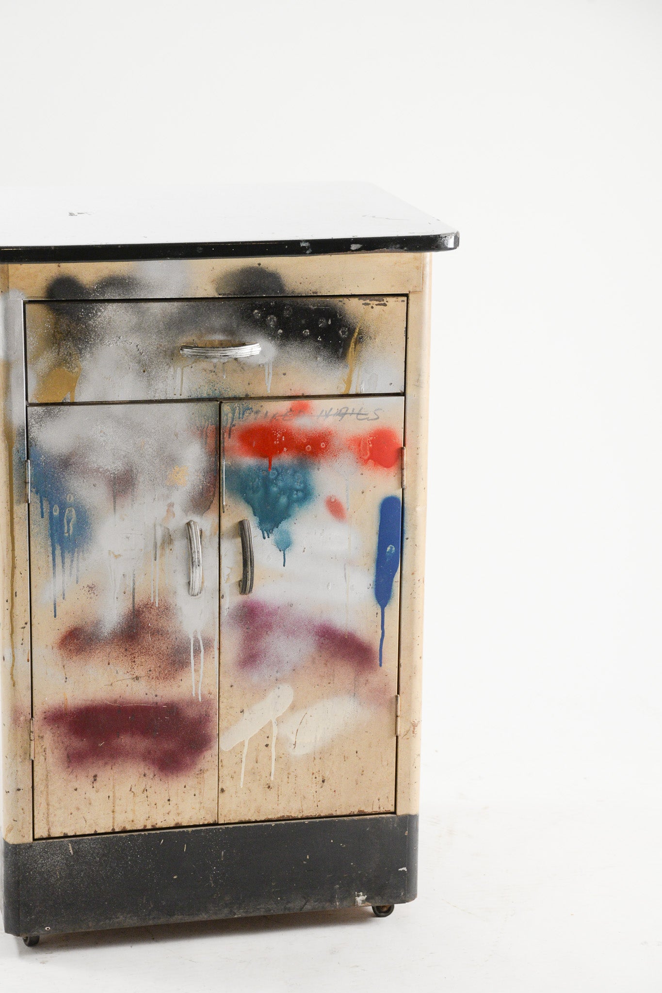 Vintage Graffiti Metal Cabinet / ヴィンテージ グラフィティ メタルキャビネット