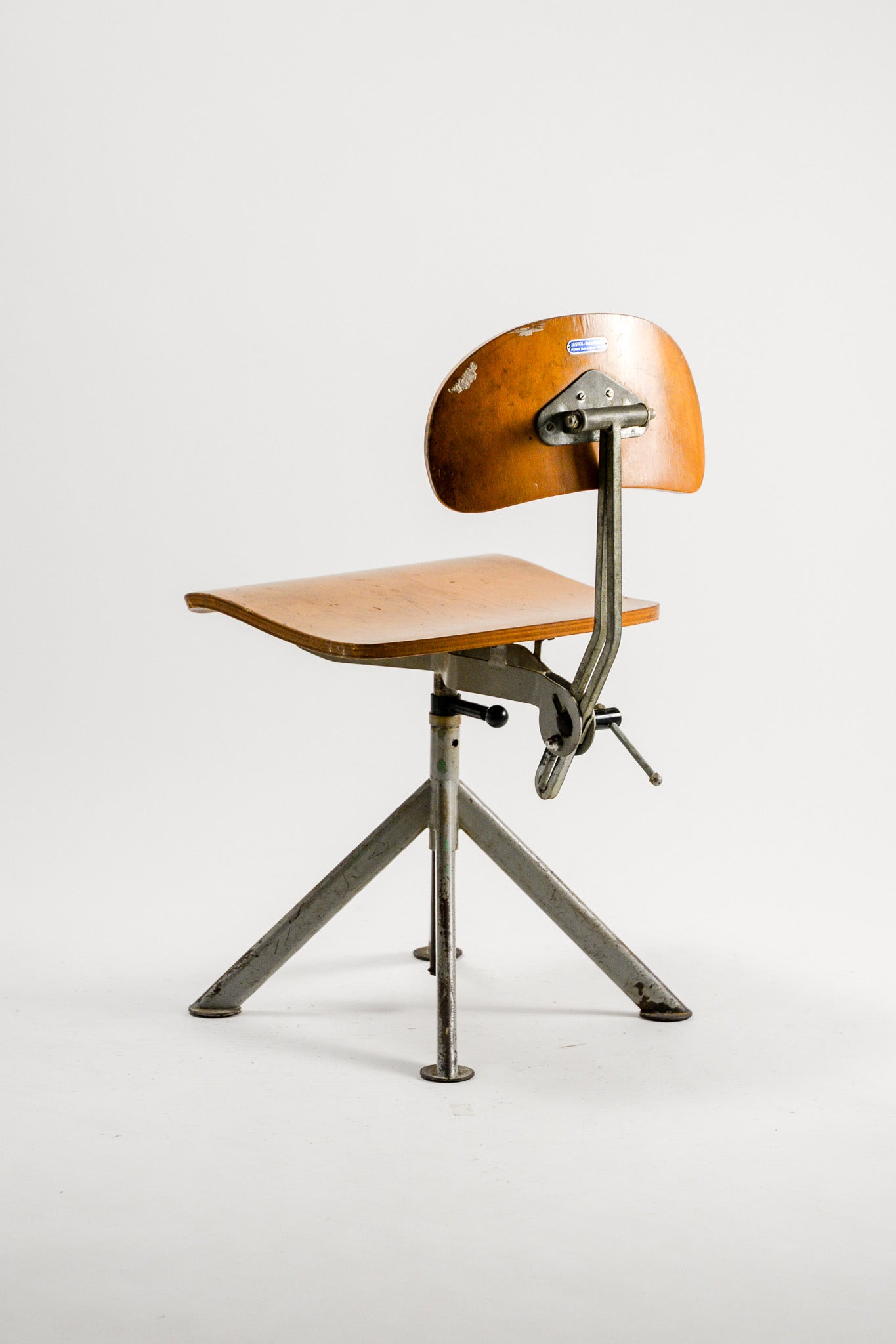 Wooden Swivel & Adjustable Chair / 木製昇降チェア