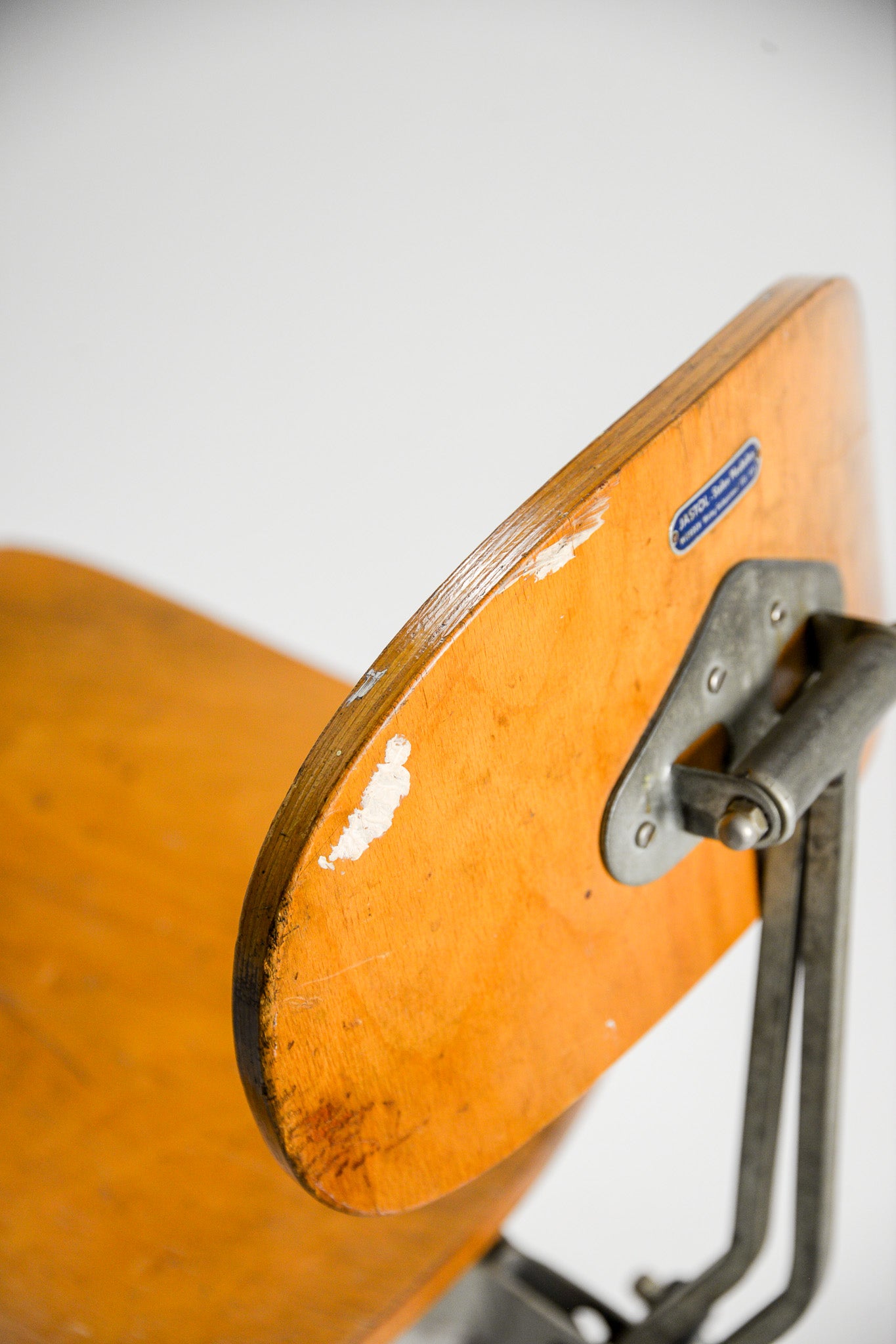 Wooden Swivel & Adjustable Chair / 木製昇降チェア