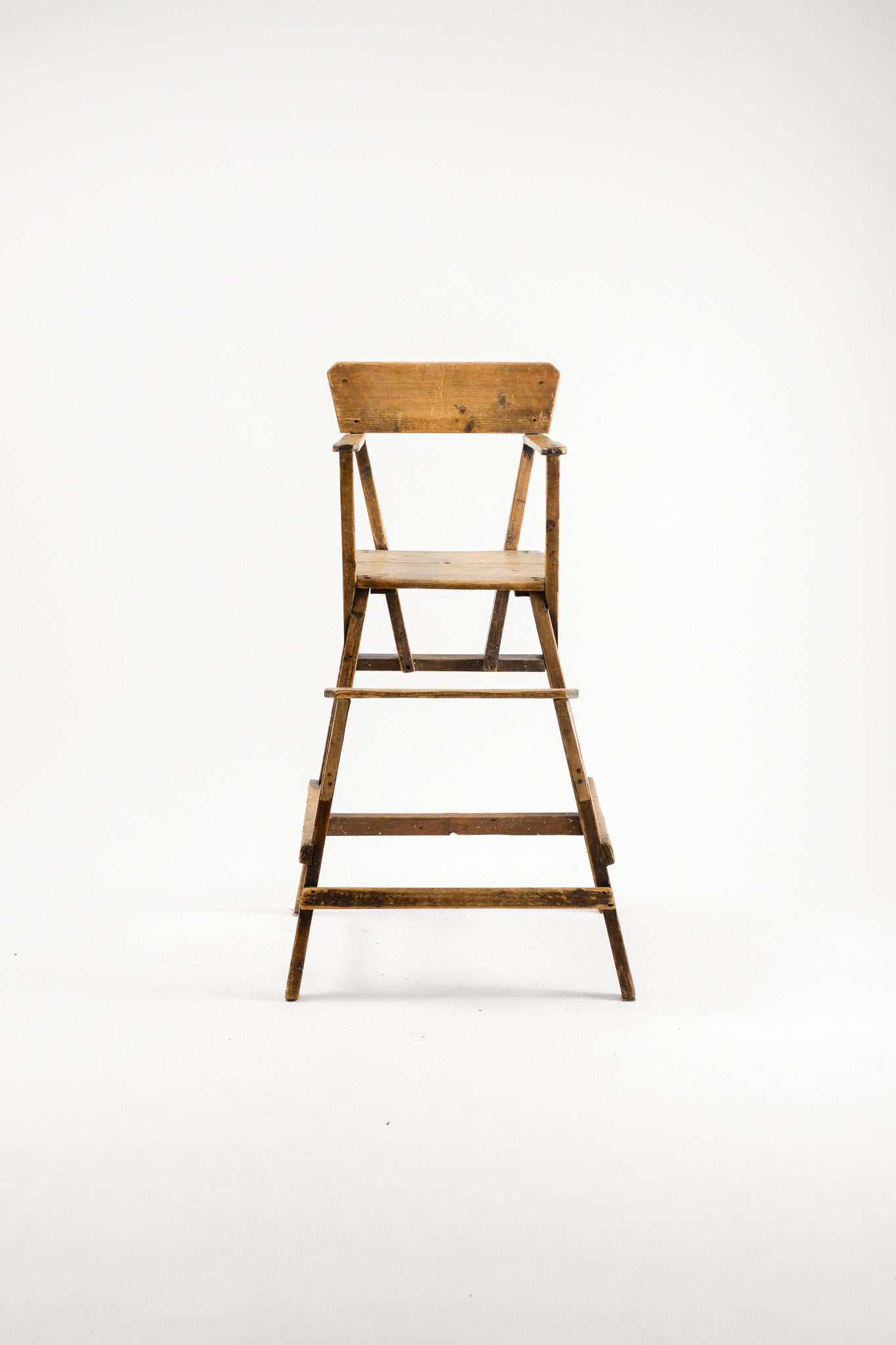 Wooden Child's High Chair / 木製子供椅子（ハイチェア）
