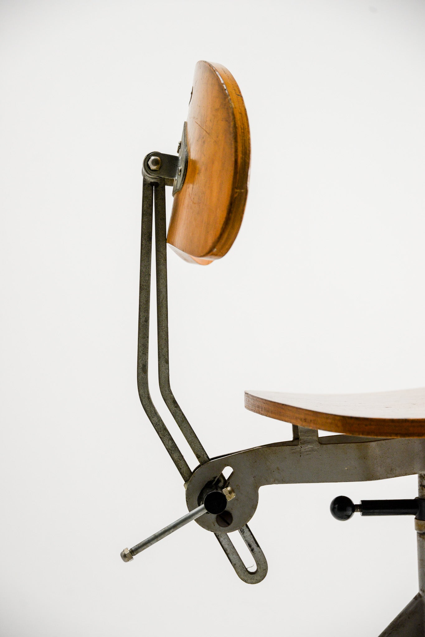 Wooden Swivel & Adjustable Chair / 木製昇降チェア