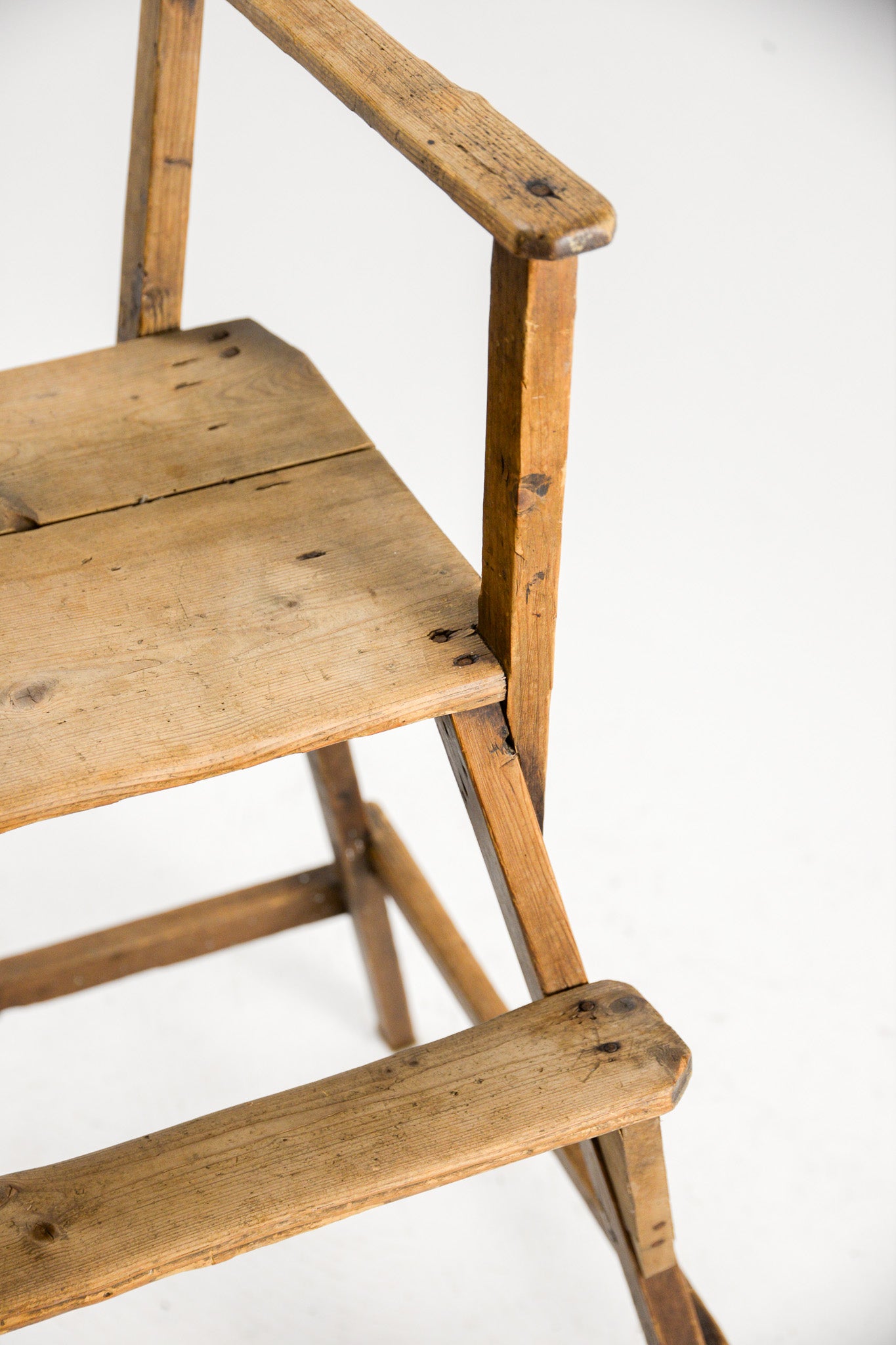 Wooden Child's High Chair / 木製子供椅子（ハイチェア）