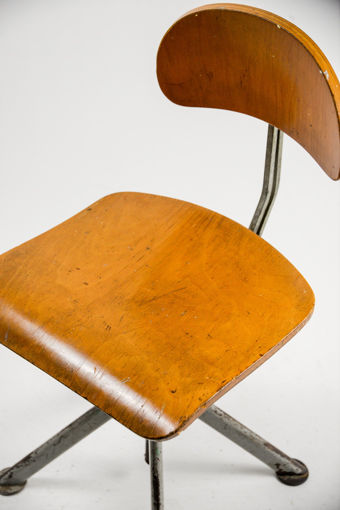 Wooden Swivel & Adjustable Chair / 木製昇降チェア
