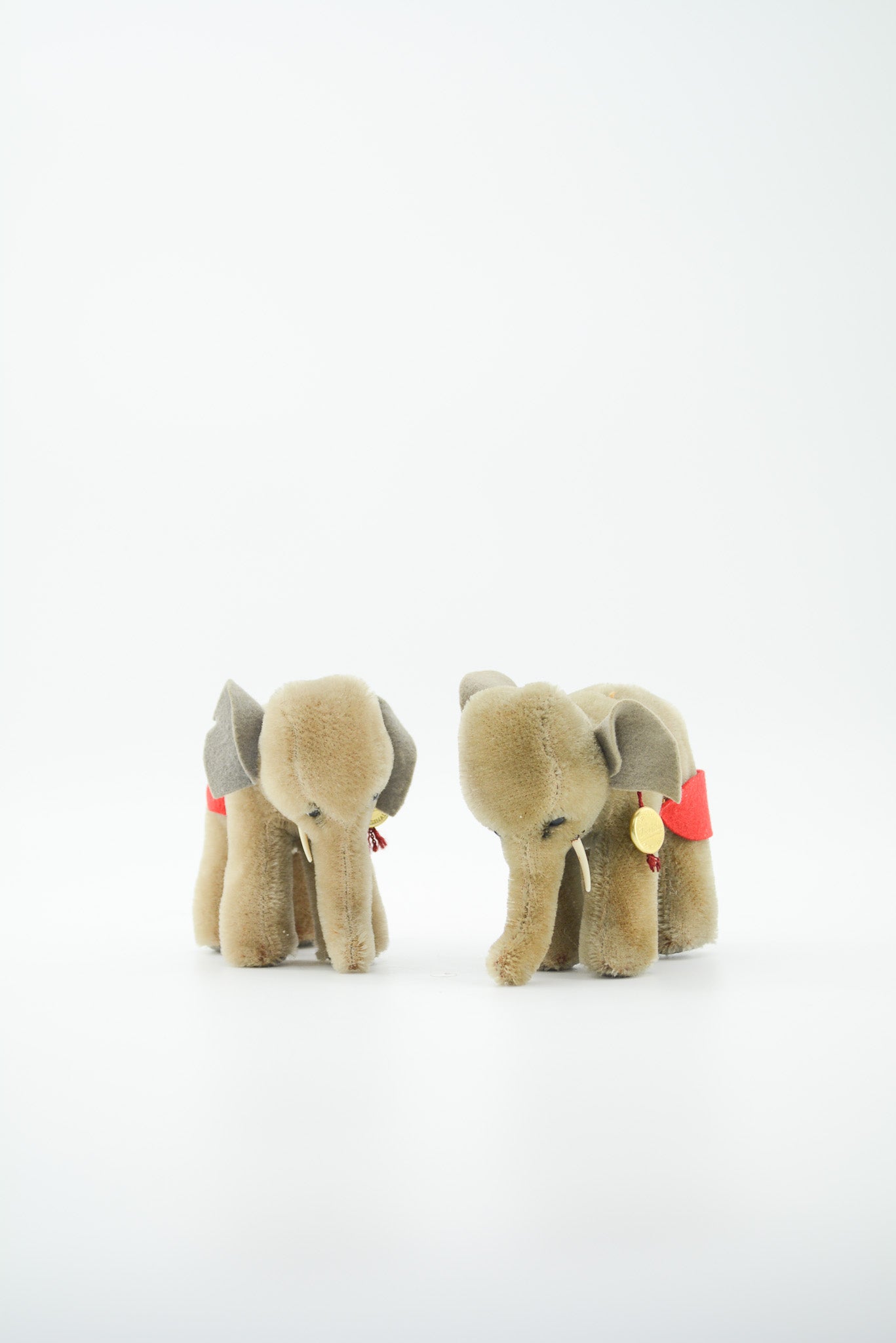 HERMANN Elephant Plush / HERMANN ゾウのぬいぐるみ
