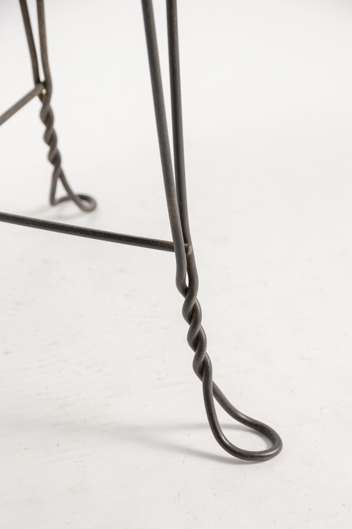 Twist Leg Round Table / ツイストレッグ円卓