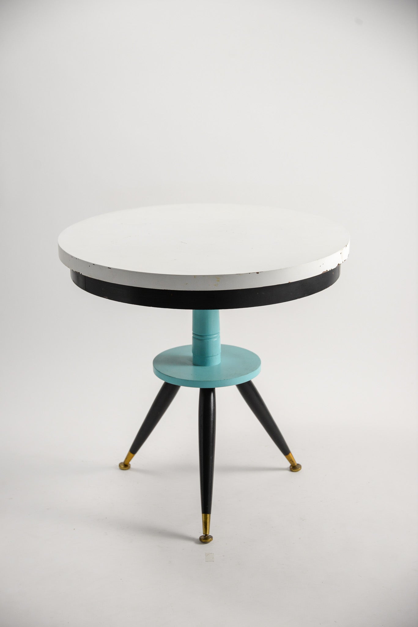 Spacey Style Round Table / スペーシーなラウンドテーブル