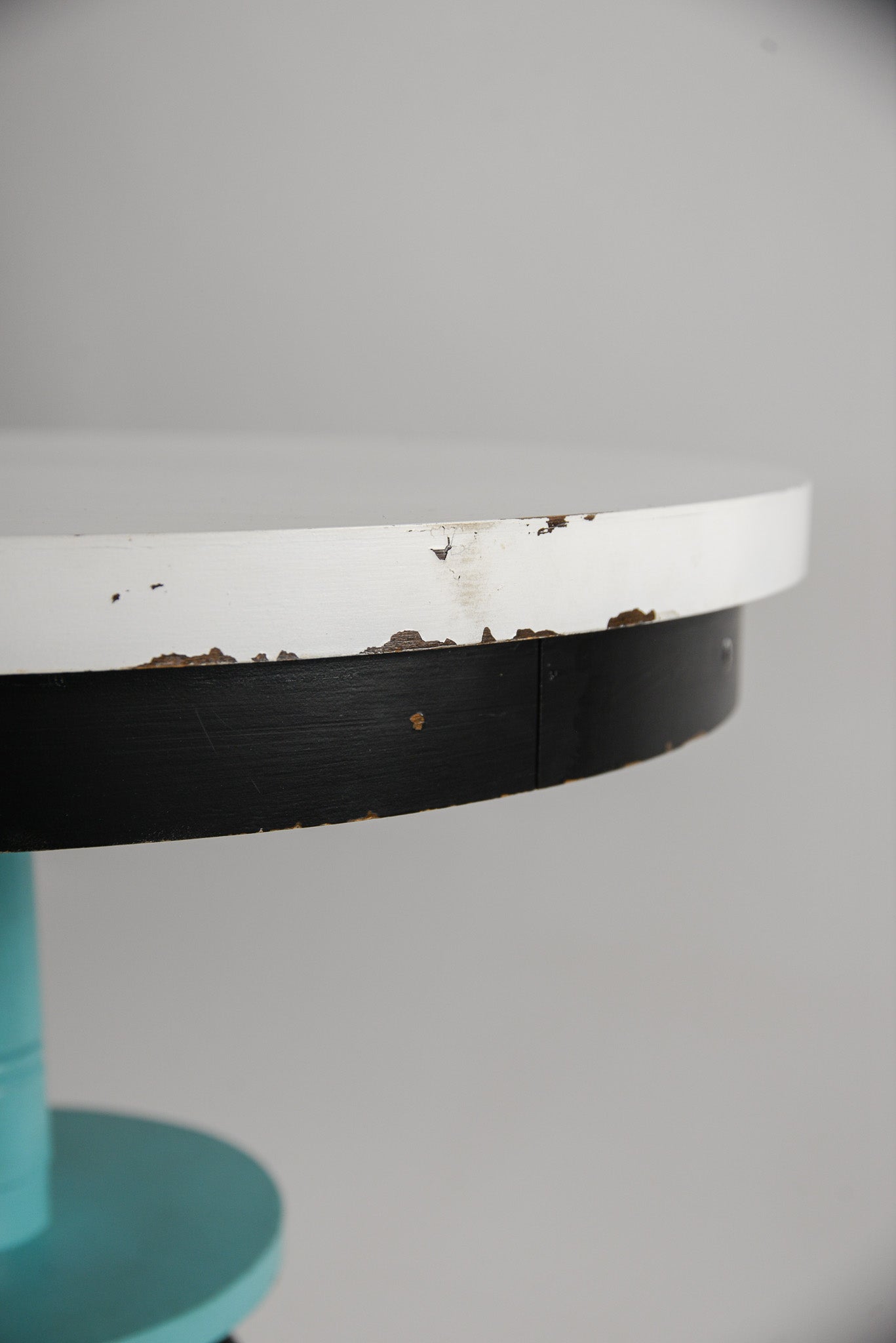 Spacey Style Round Table / スペーシーなラウンドテーブル