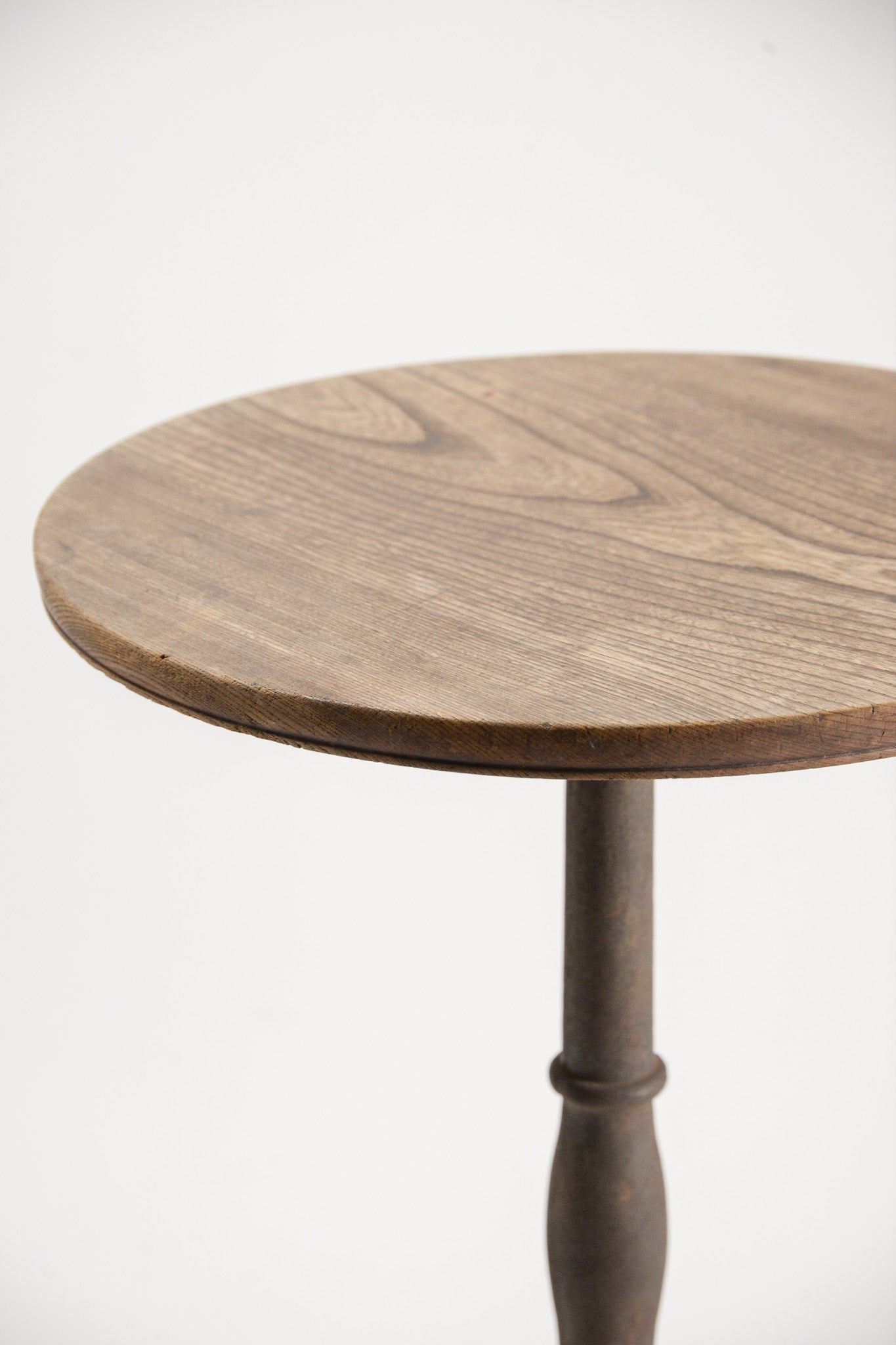 Cast Iron Base Round Table / 鋳物脚円卓