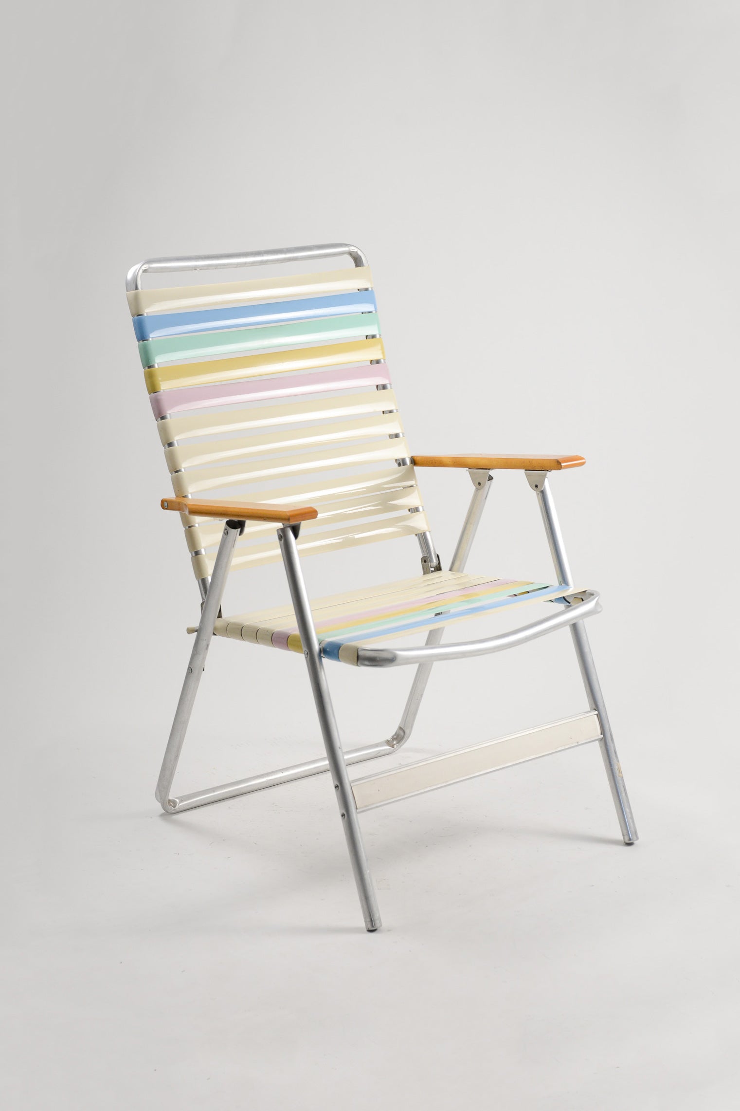 Folding Chair with Armrests / アーム付き折りたたみ椅子