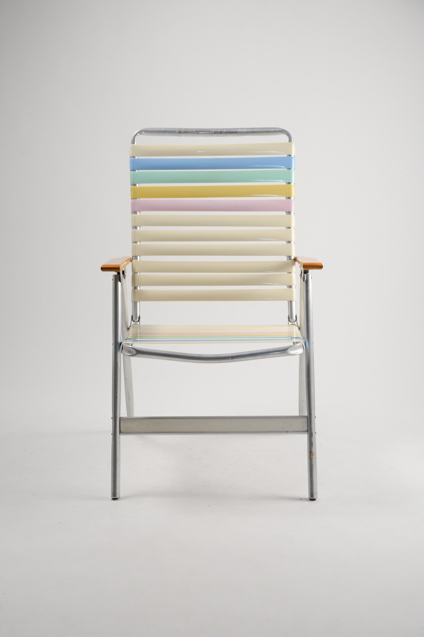 Folding Chair with Armrests / アーム付き折りたたみ椅子