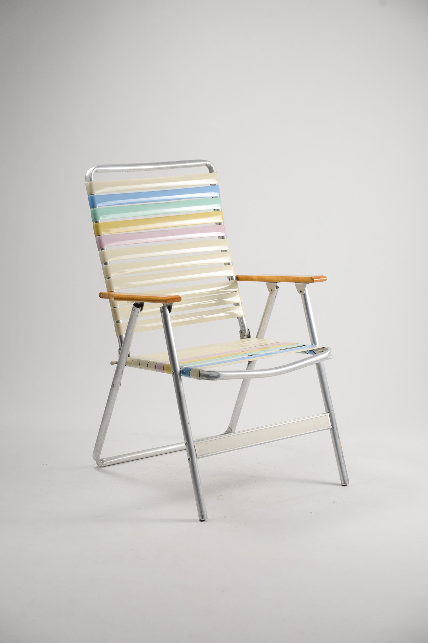 Folding Chair with Armrests / アーム付き折りたたみ椅子