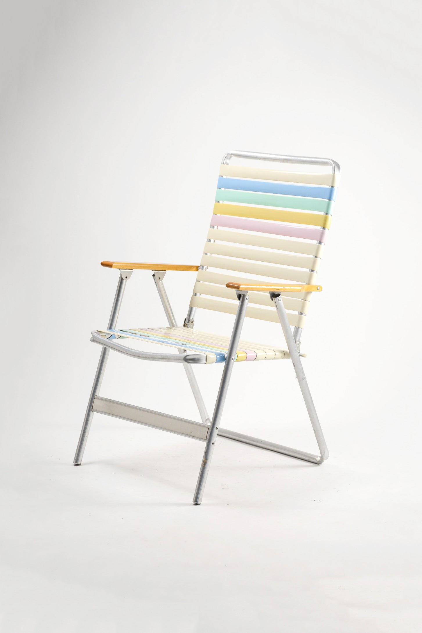 Folding Chair with Armrests / アーム付き折りたたみ椅子