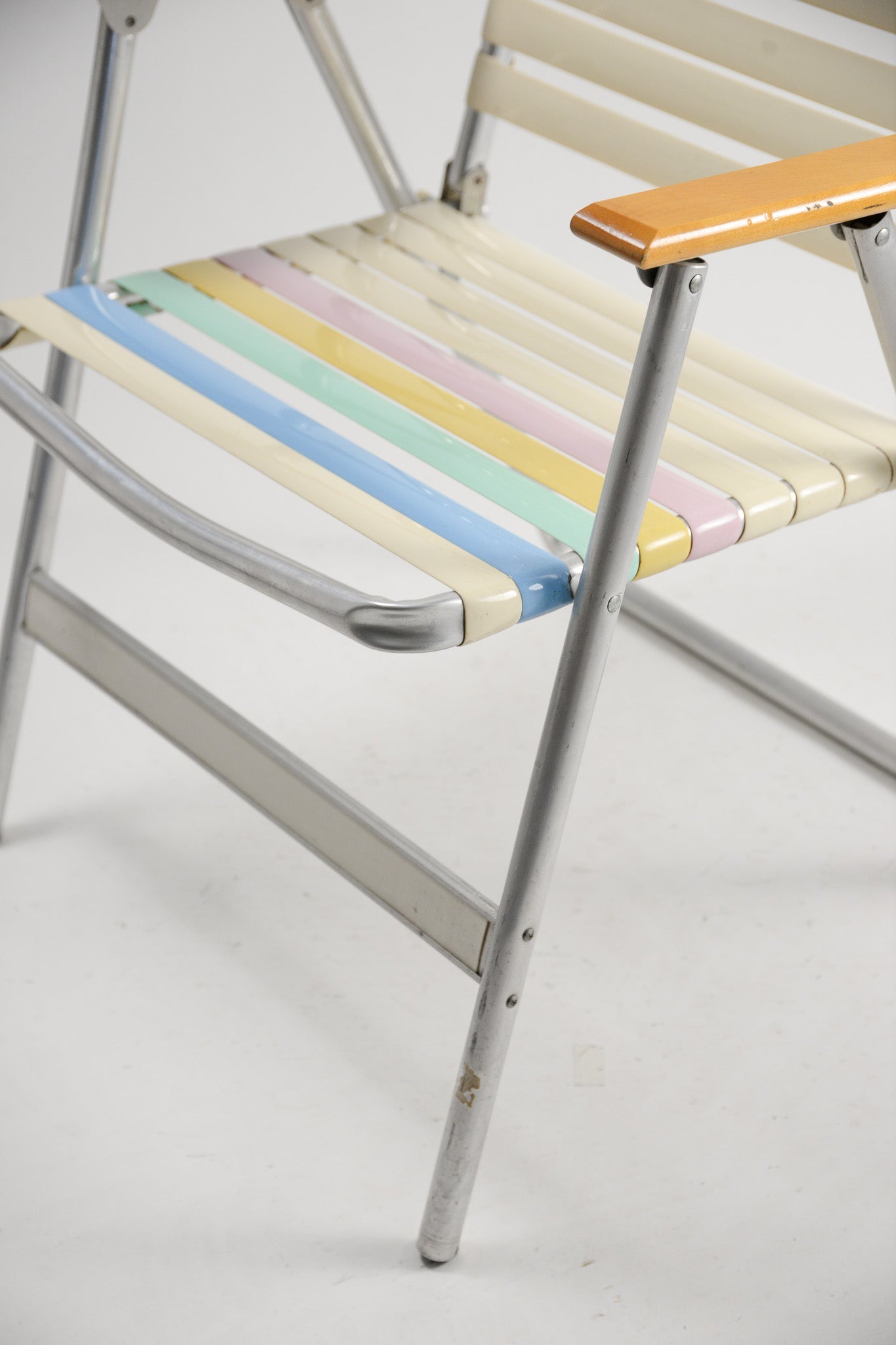 Folding Chair with Armrests / アーム付き折りたたみ椅子