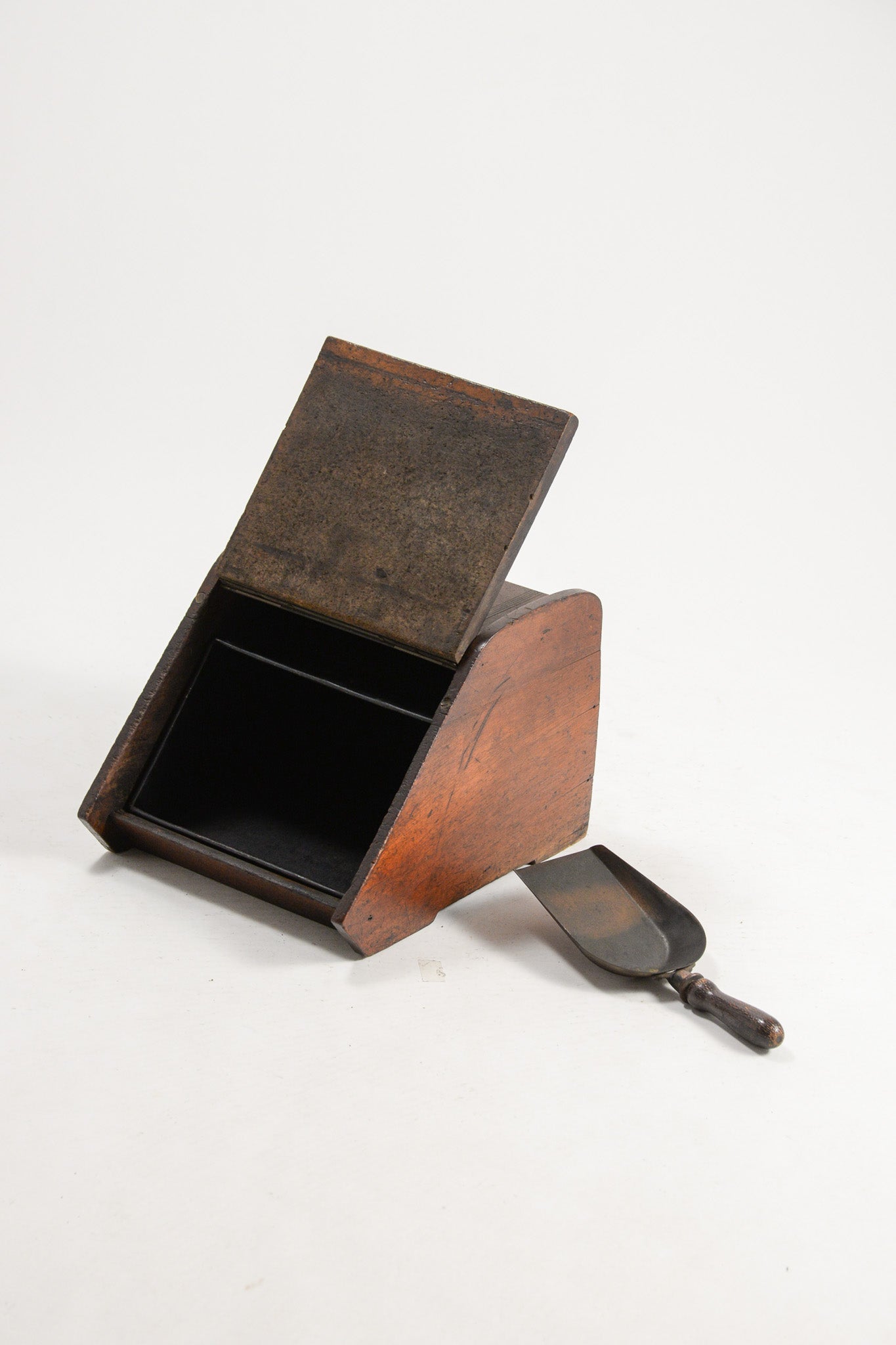 Charcoal Case / 炭ケース