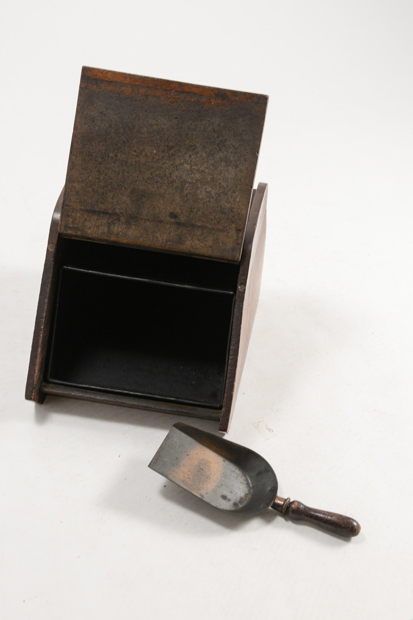 Charcoal Case / 炭ケース