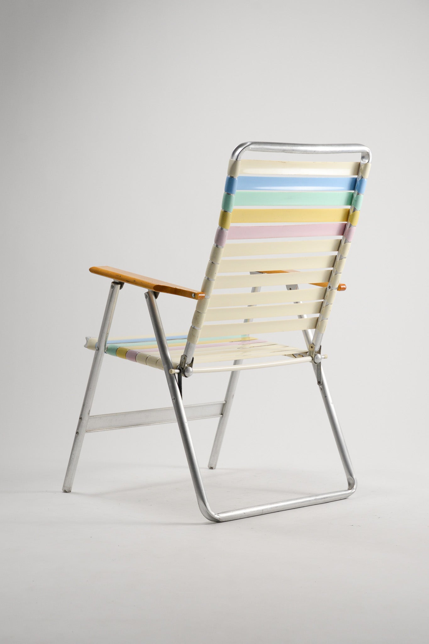 Folding Chair with Armrests / アーム付き折りたたみ椅子
