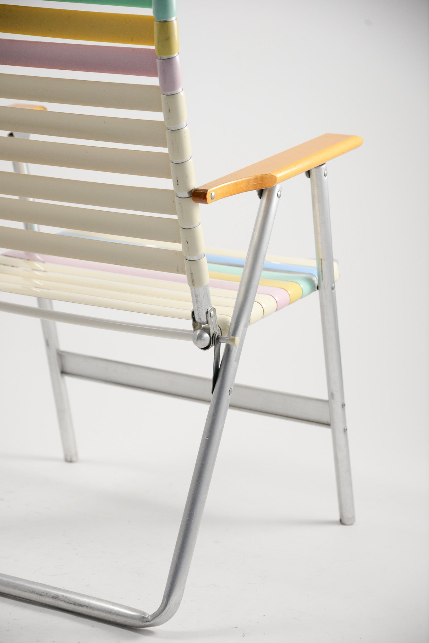 Folding Chair with Armrests / アーム付き折りたたみ椅子
