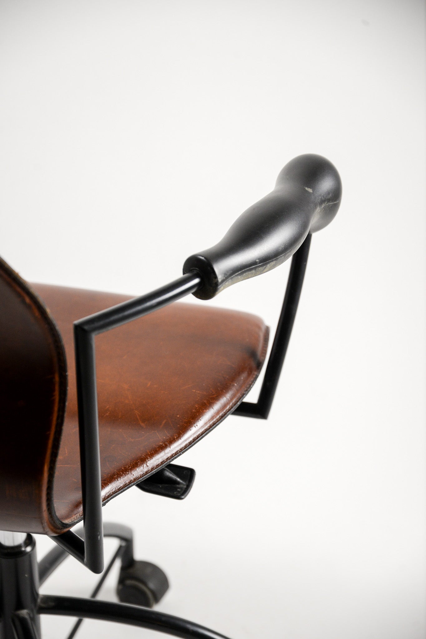 Vintage Leather Desk Chair with Sculptural Armrests / ヴィンテージ レザーデスクチェア スカルプチュアルアーム