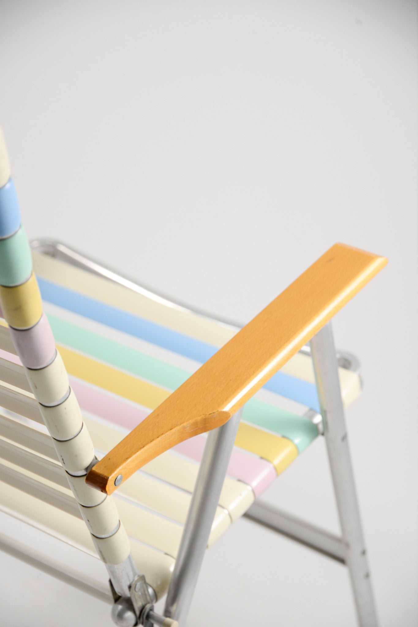Folding Chair with Armrests / アーム付き折りたたみ椅子