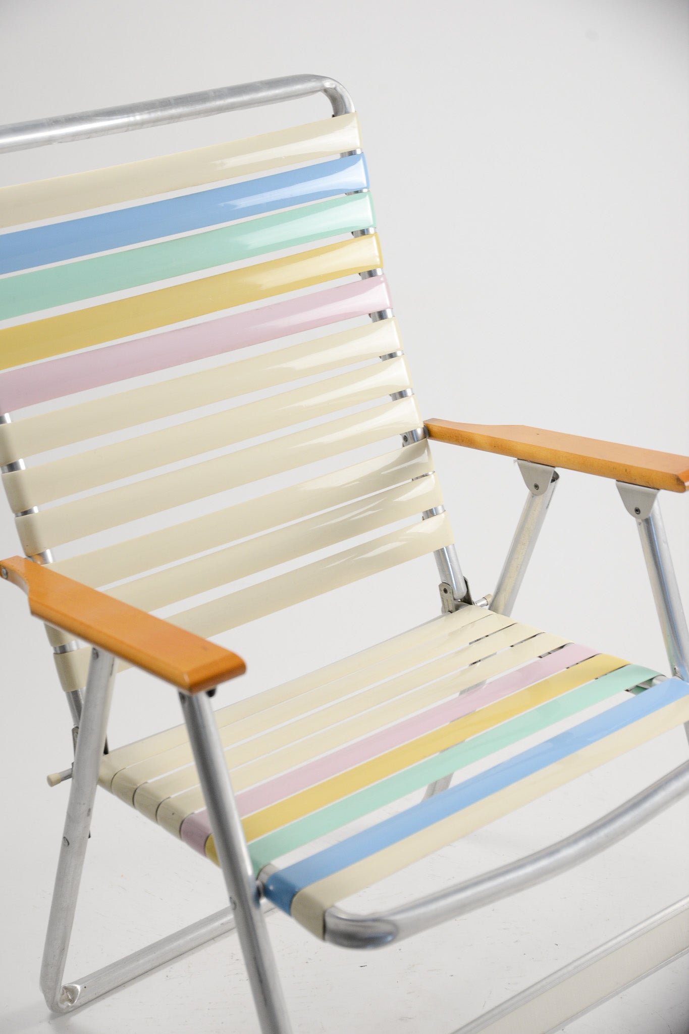 Folding Chair with Armrests / アーム付き折りたたみ椅子