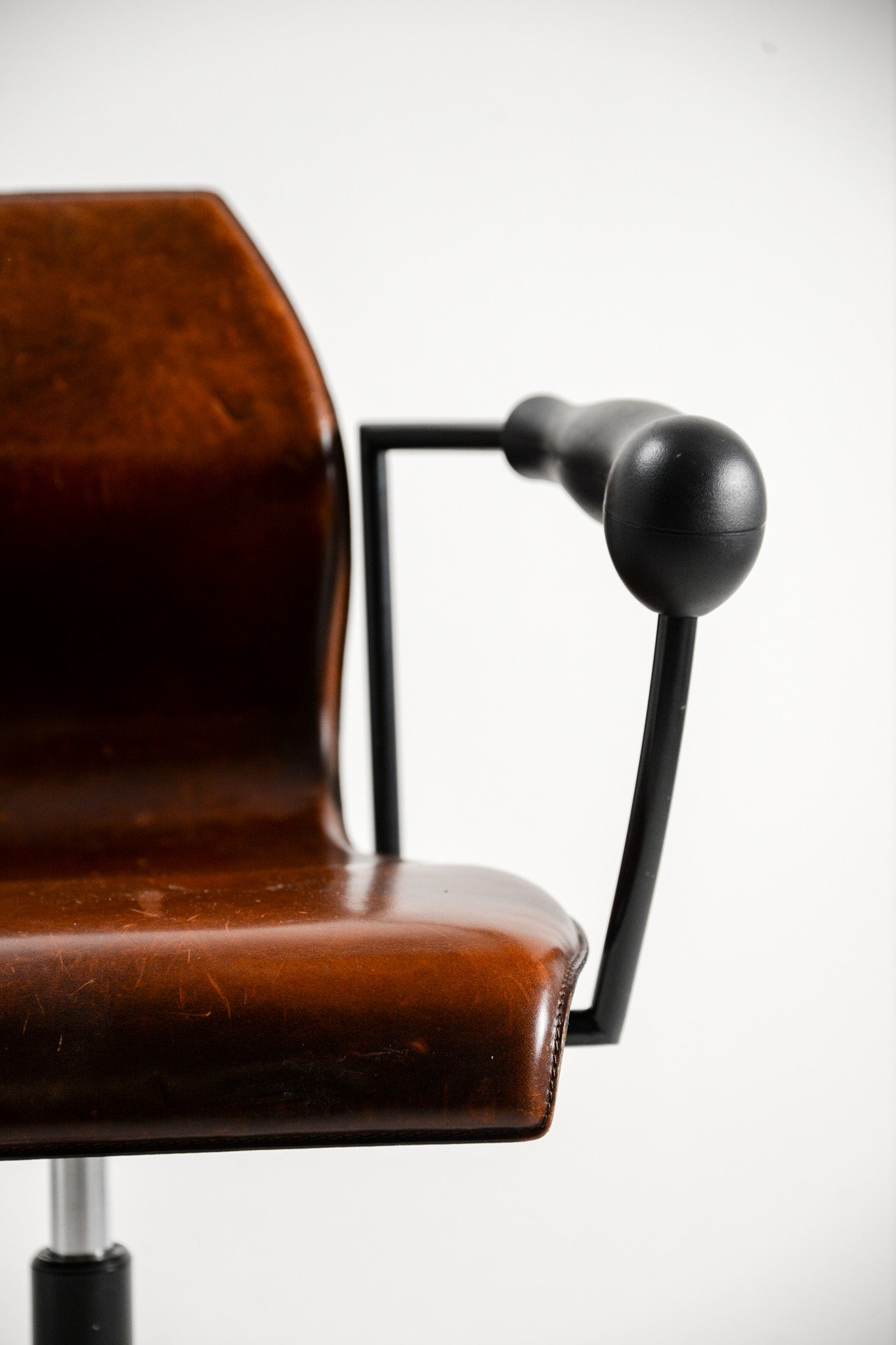Vintage Leather Desk Chair with Sculptural Armrests / ヴィンテージ レザーデスクチェア スカルプチュアルアーム