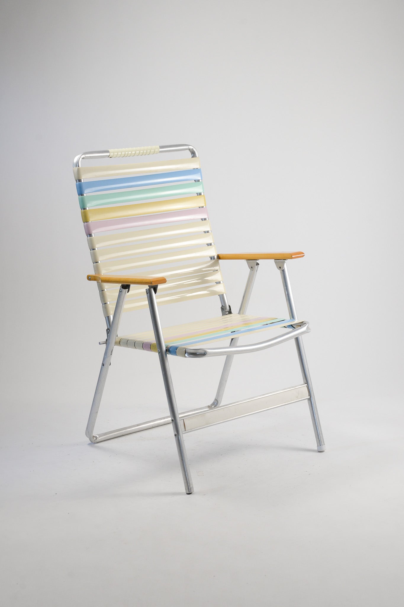 Folding Chair with Armrests / アーム付き折りたたみ椅子