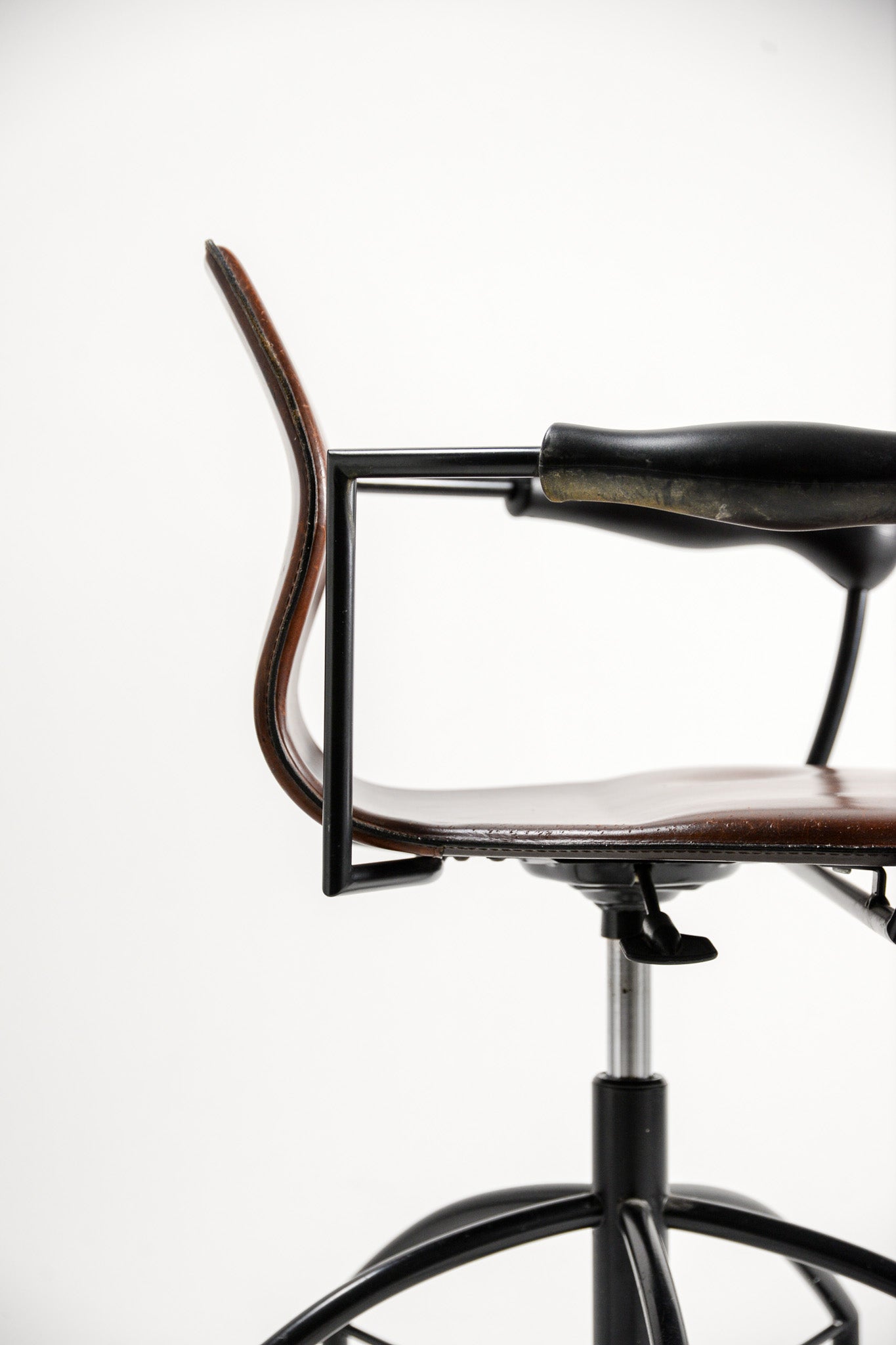 Vintage Leather Desk Chair with Sculptural Armrests / ヴィンテージ レザーデスクチェア スカルプチュアルアーム