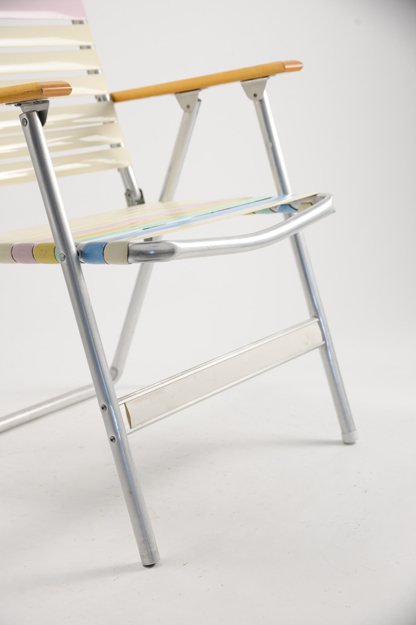 Folding Chair with Armrests / アーム付き折りたたみ椅子