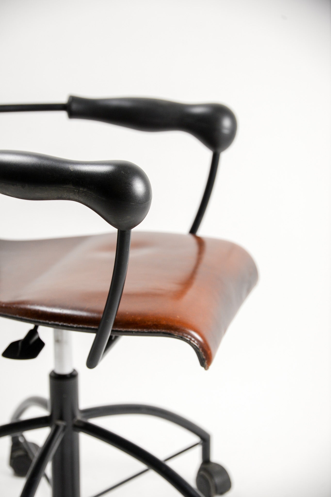 Vintage Leather Desk Chair with Sculptural Armrests / ヴィンテージ レザーデスクチェア スカルプチュアルアーム