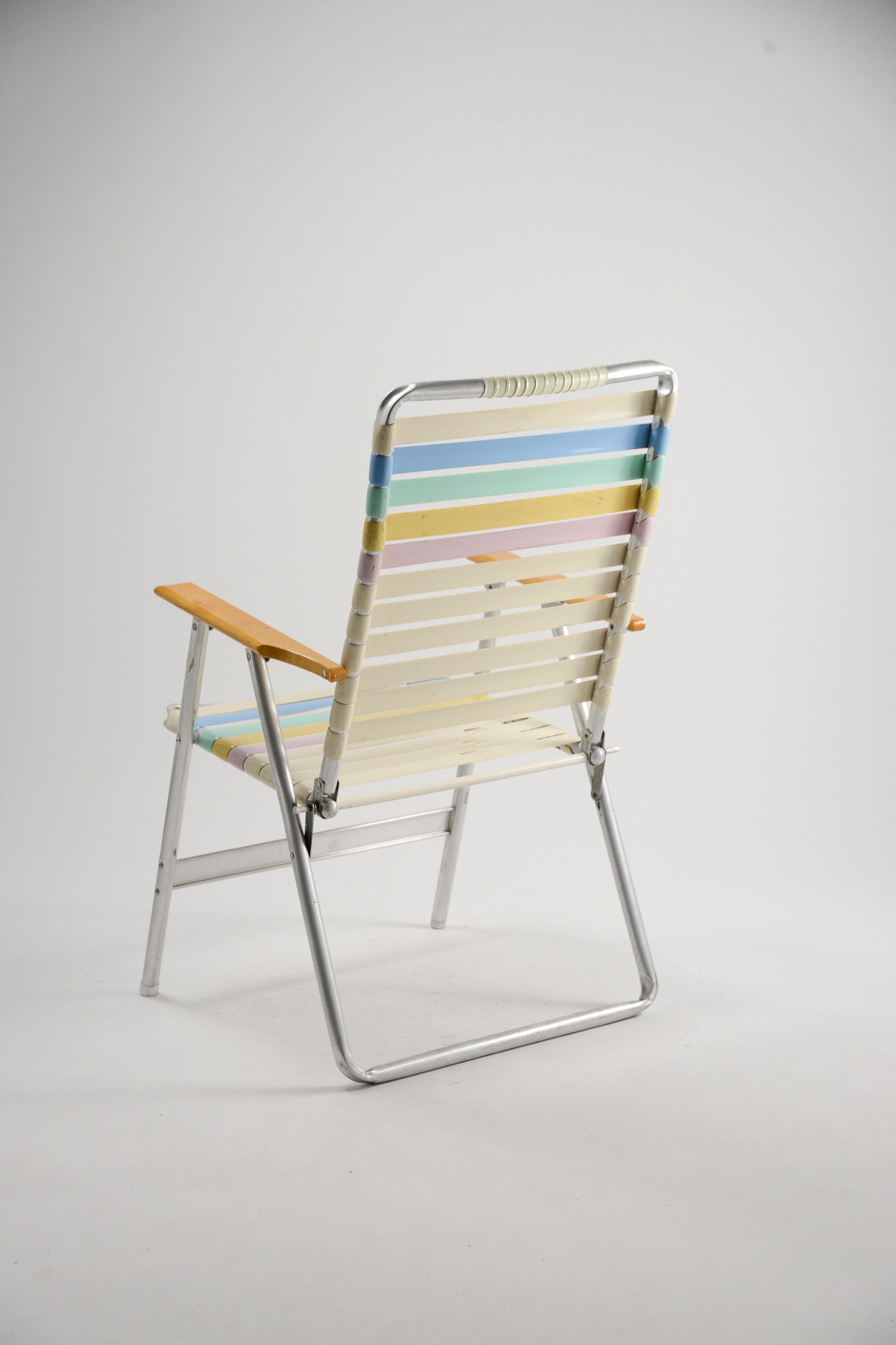 Folding Chair with Armrests / アーム付き折りたたみ椅子