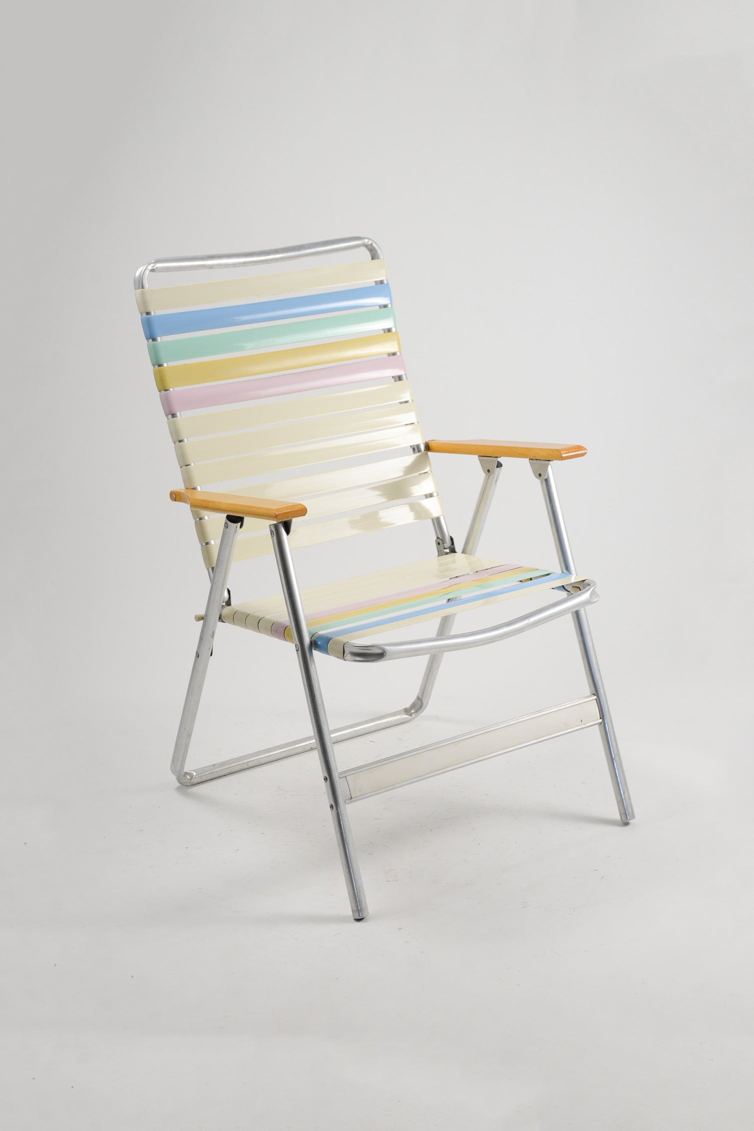 Folding Chair with Armrests / アーム付き折りたたみ椅子