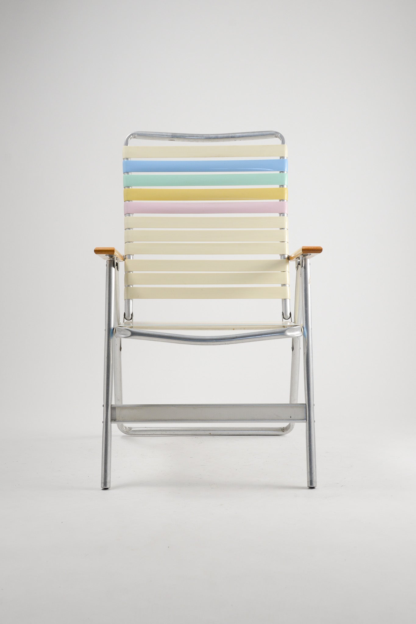 Folding Chair with Armrests / アーム付き折りたたみ椅子
