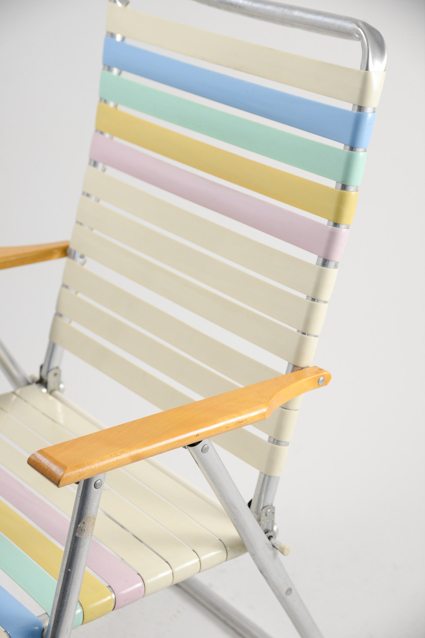 Folding Chair with Armrests / アーム付き折りたたみ椅子