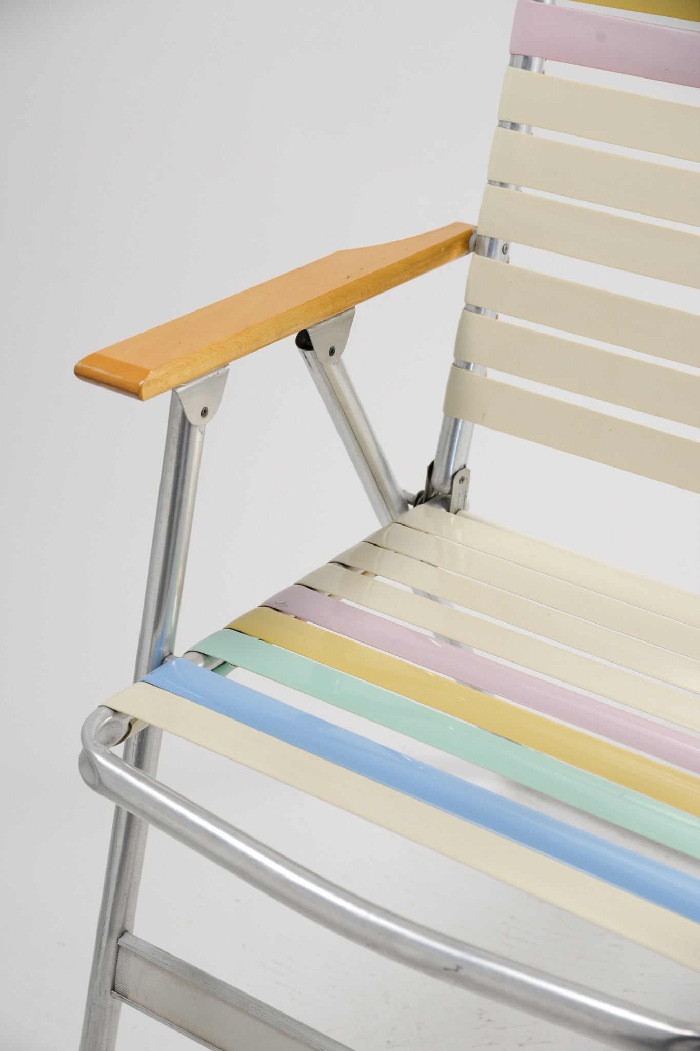 Folding Chair with Armrests / アーム付き折りたたみ椅子