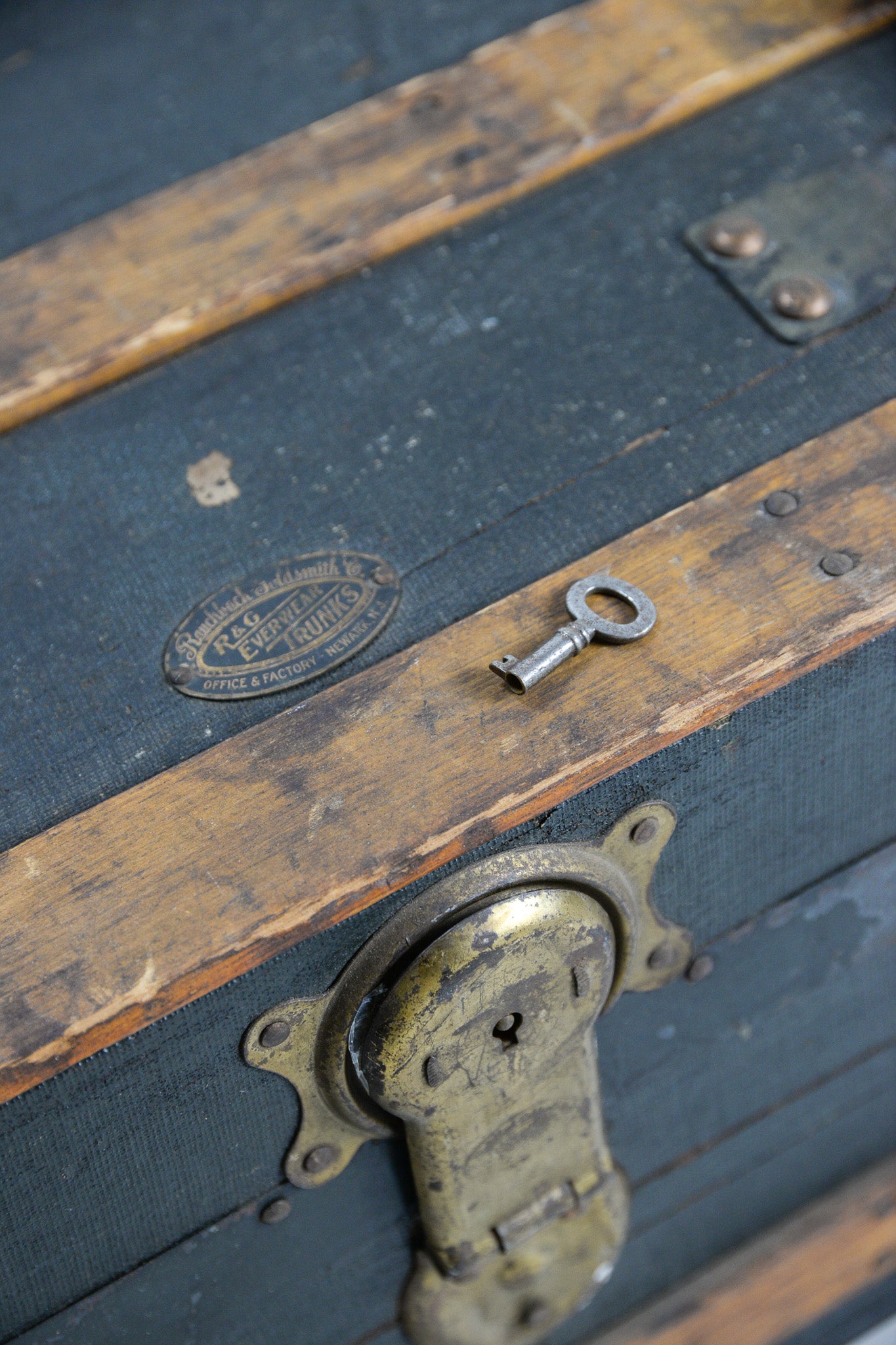 Vintage Black Steam Trunk / 黒トランク