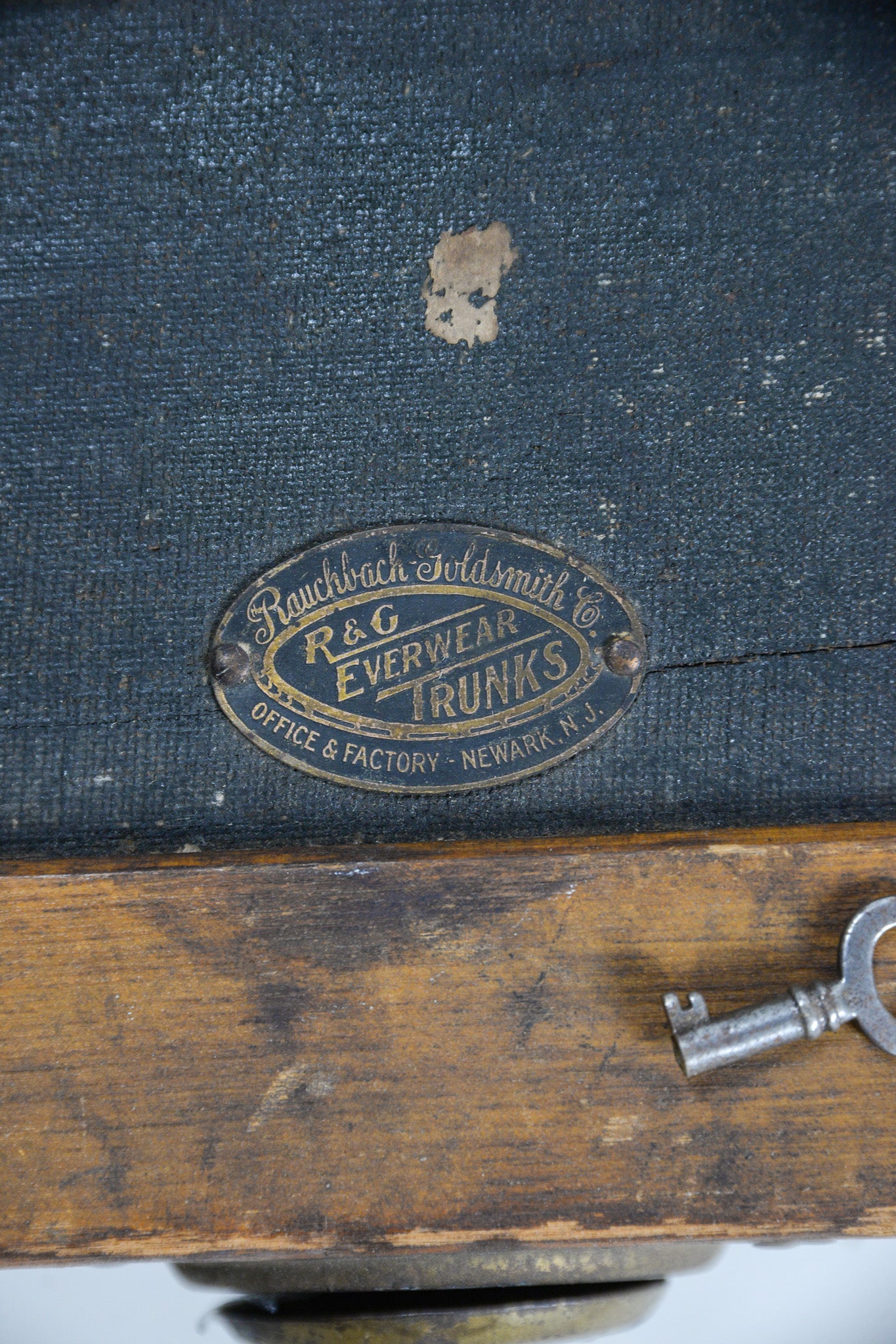 Vintage Black Steam Trunk / 黒トランク