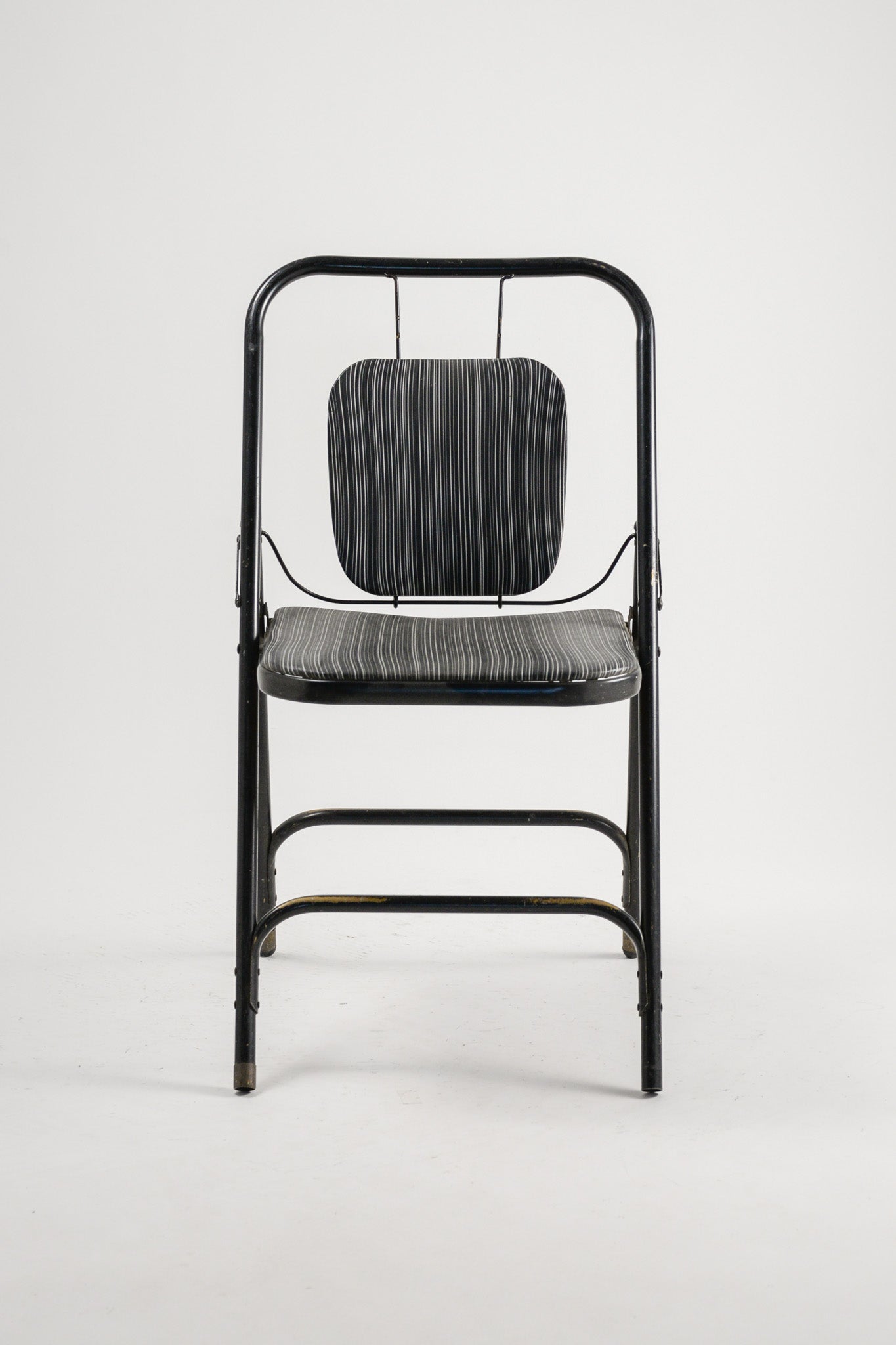 Metal Folding Chair / 金属フレームの折りたたみ椅子