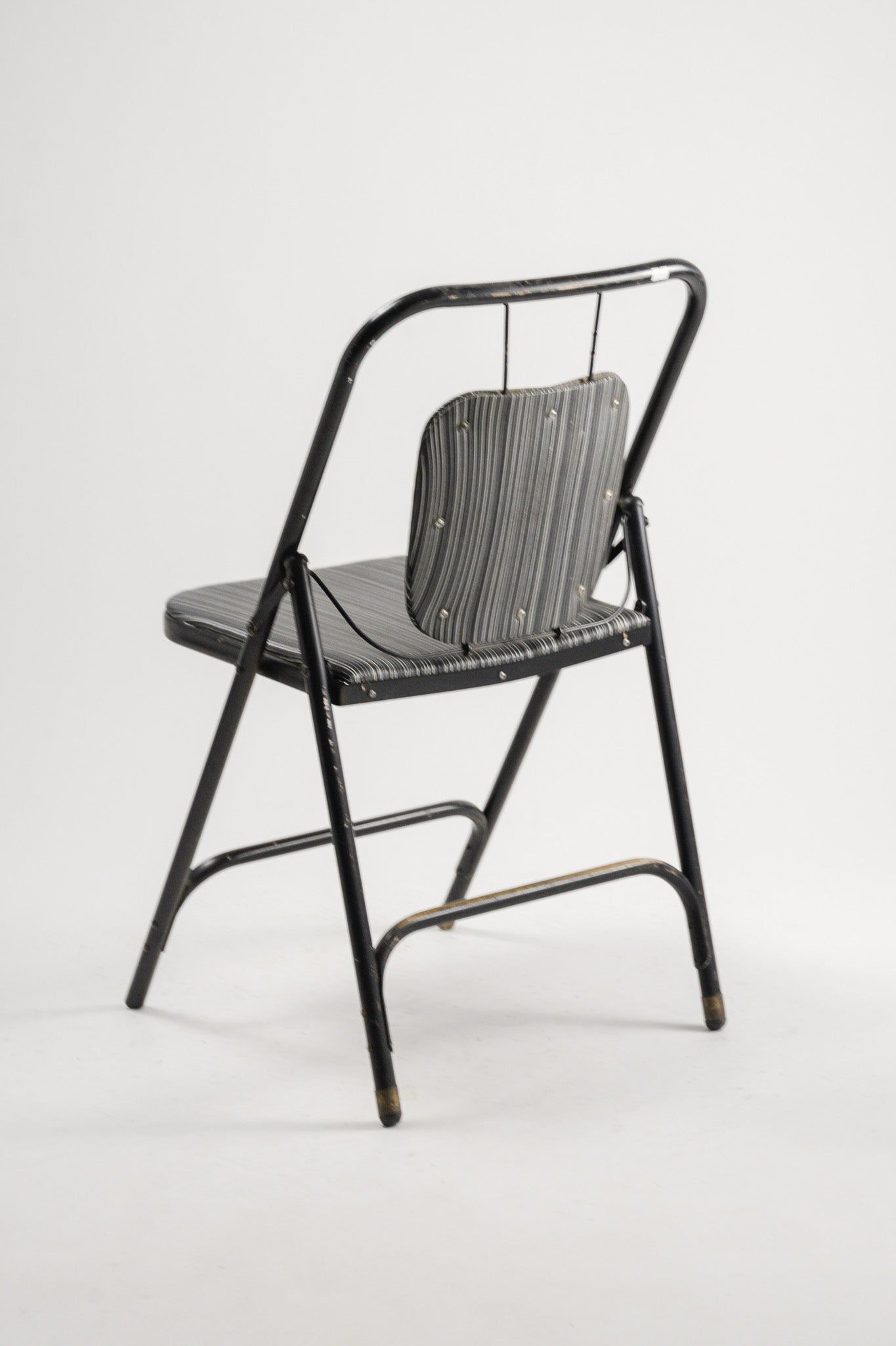 Metal Folding Chair / 金属フレームの折りたたみ椅子