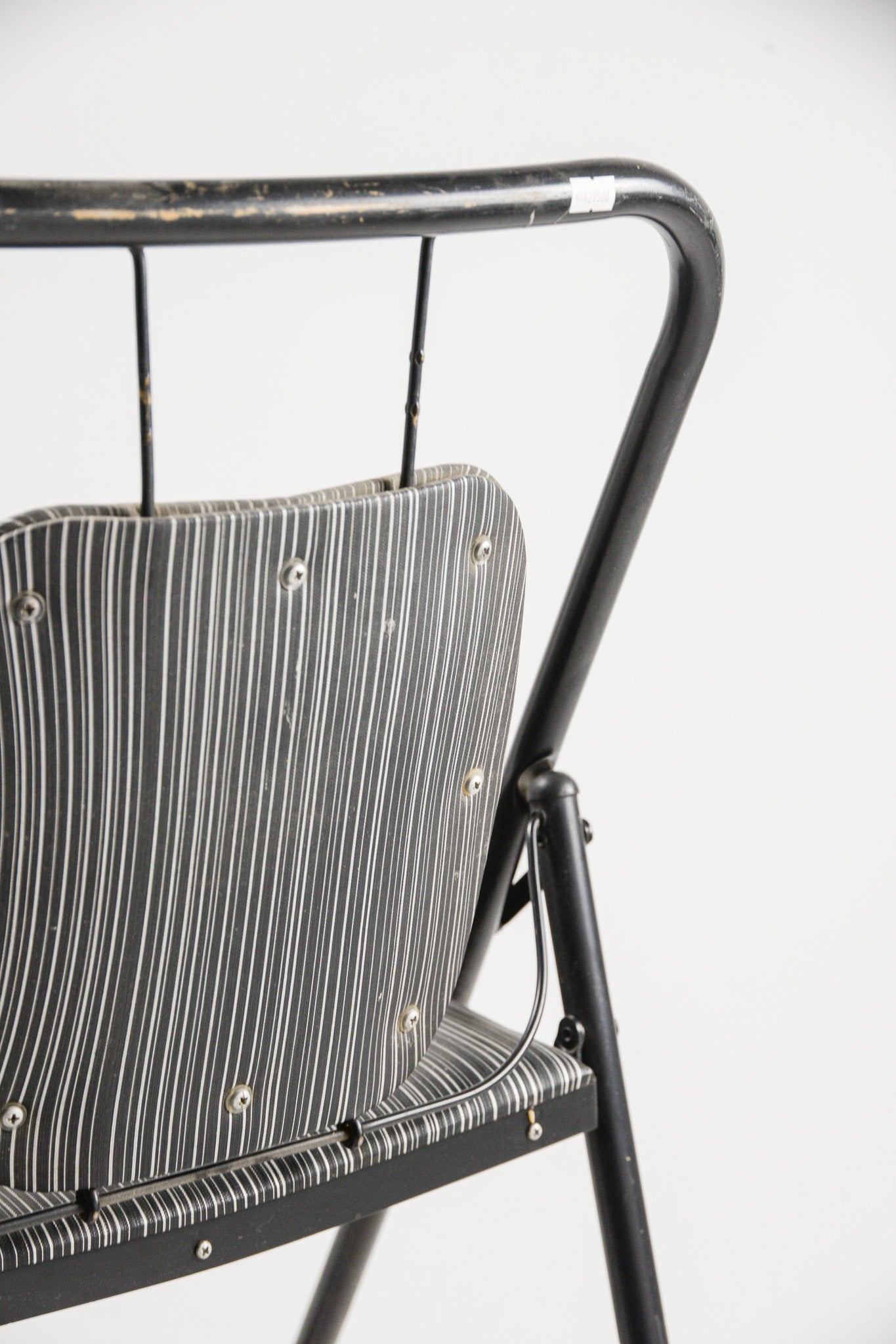 Metal Folding Chair / 金属フレームの折りたたみ椅子