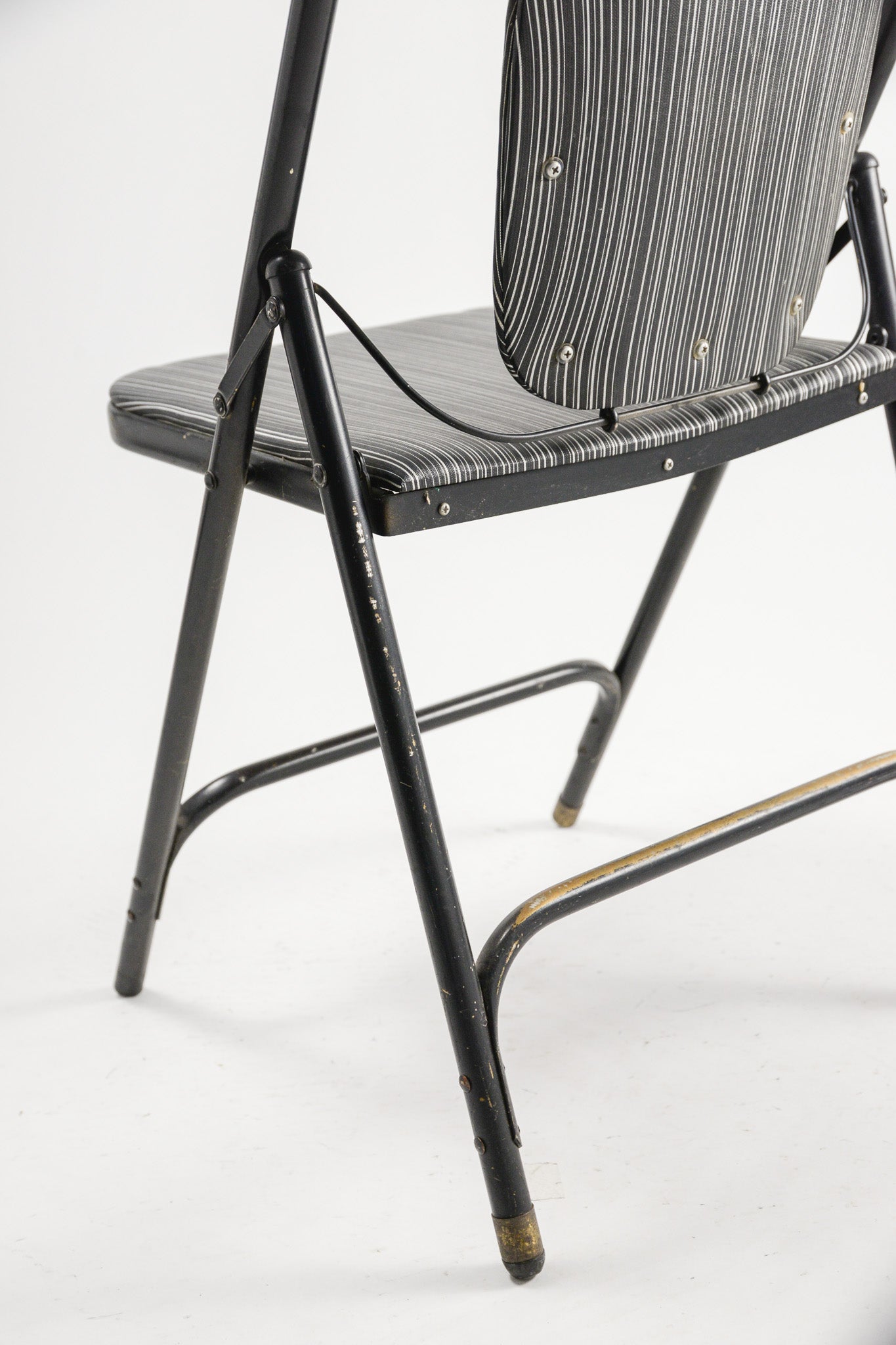 Metal Folding Chair / 金属フレームの折りたたみ椅子